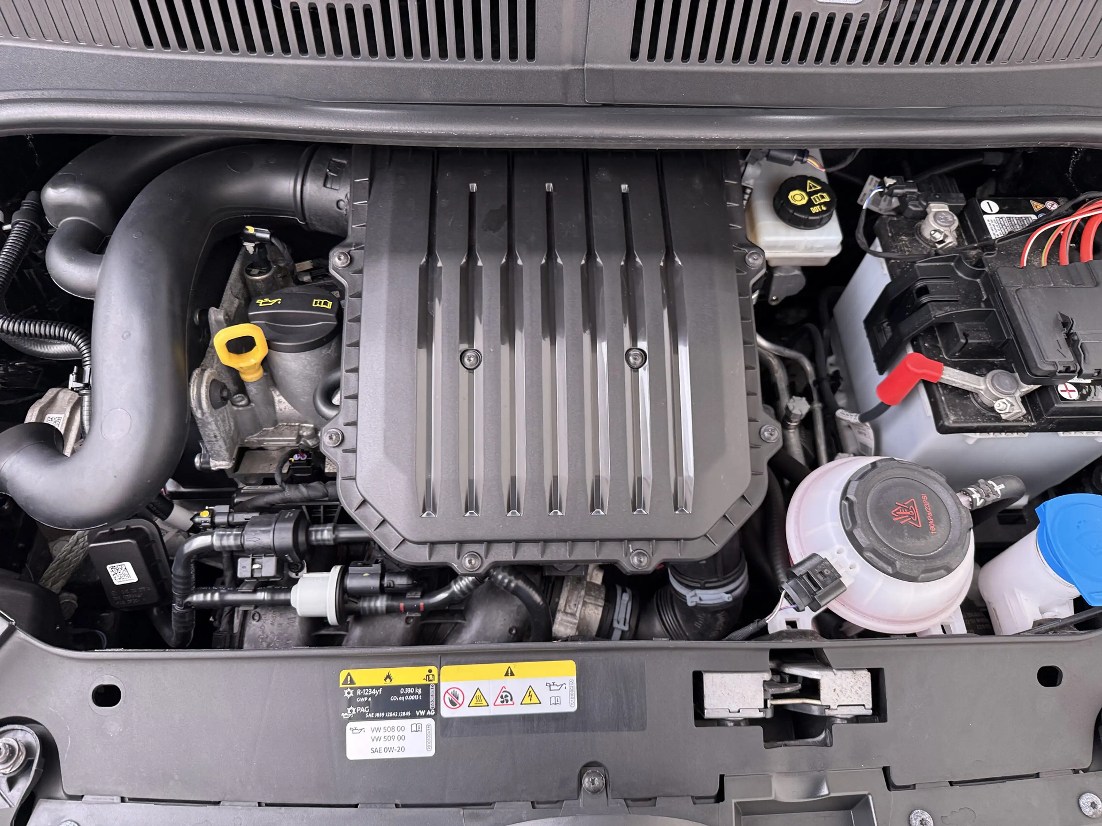 Volkswagen up! 1.0 60PK 5D BMT Move up! All Season Banden — photo 14