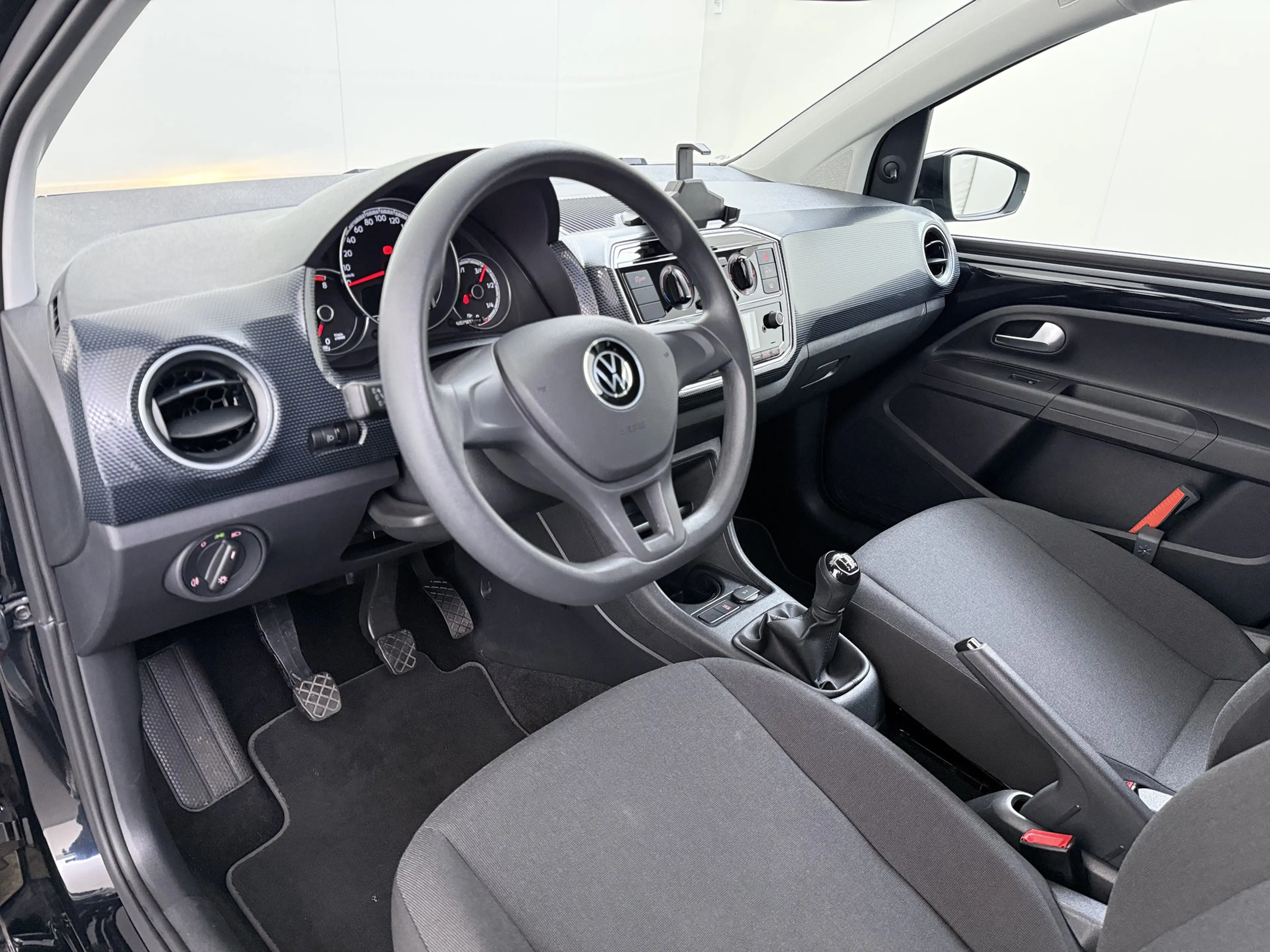 Volkswagen up! 1.0 60PK 5D BMT Move up! All Season Banden — photo 16