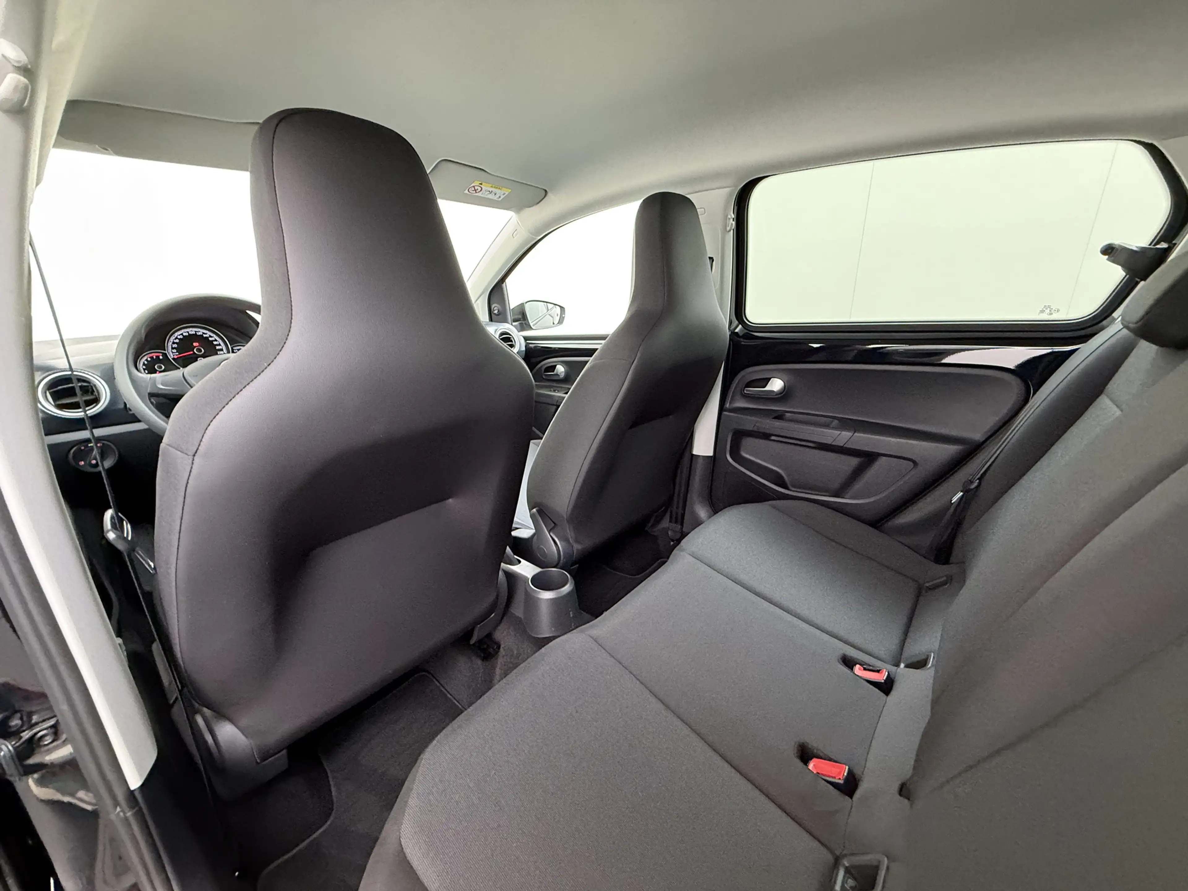 Volkswagen up! 1.0 60PK 5D BMT Move up! All Season Banden — photo 19