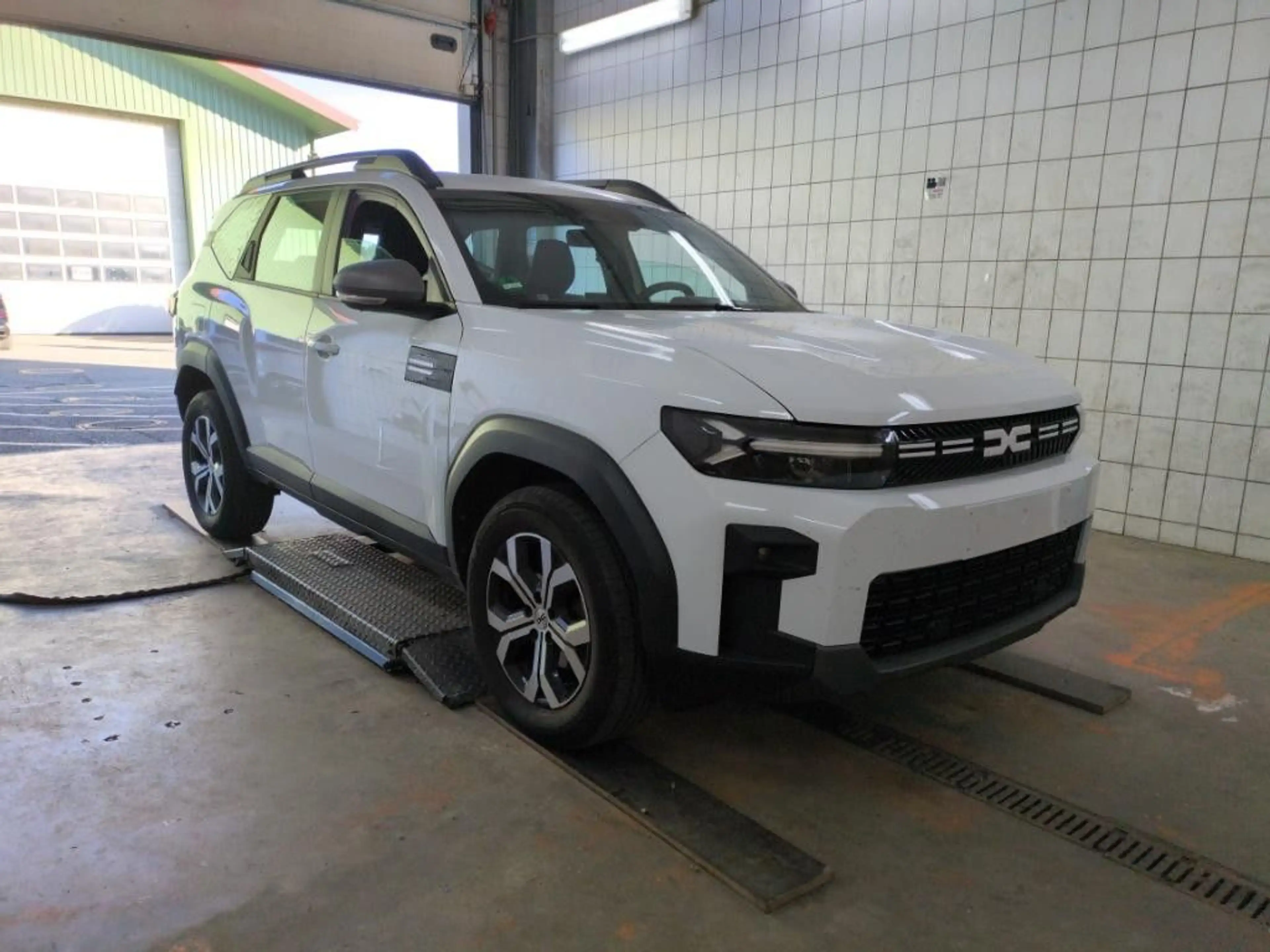 Dacia Bigster TCe 140 Expression "LED, Kamera" — photo 7