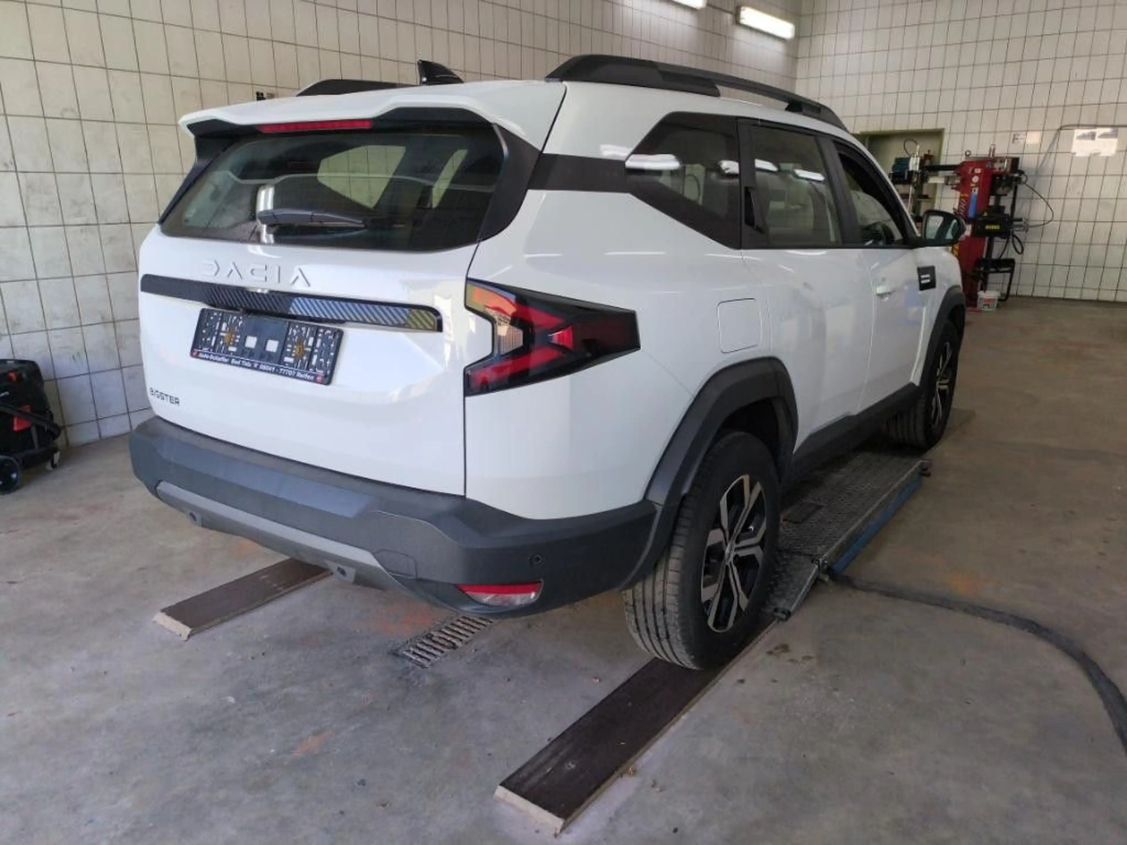Dacia Bigster TCe 140 Expression "LED, Kamera" — photo 6