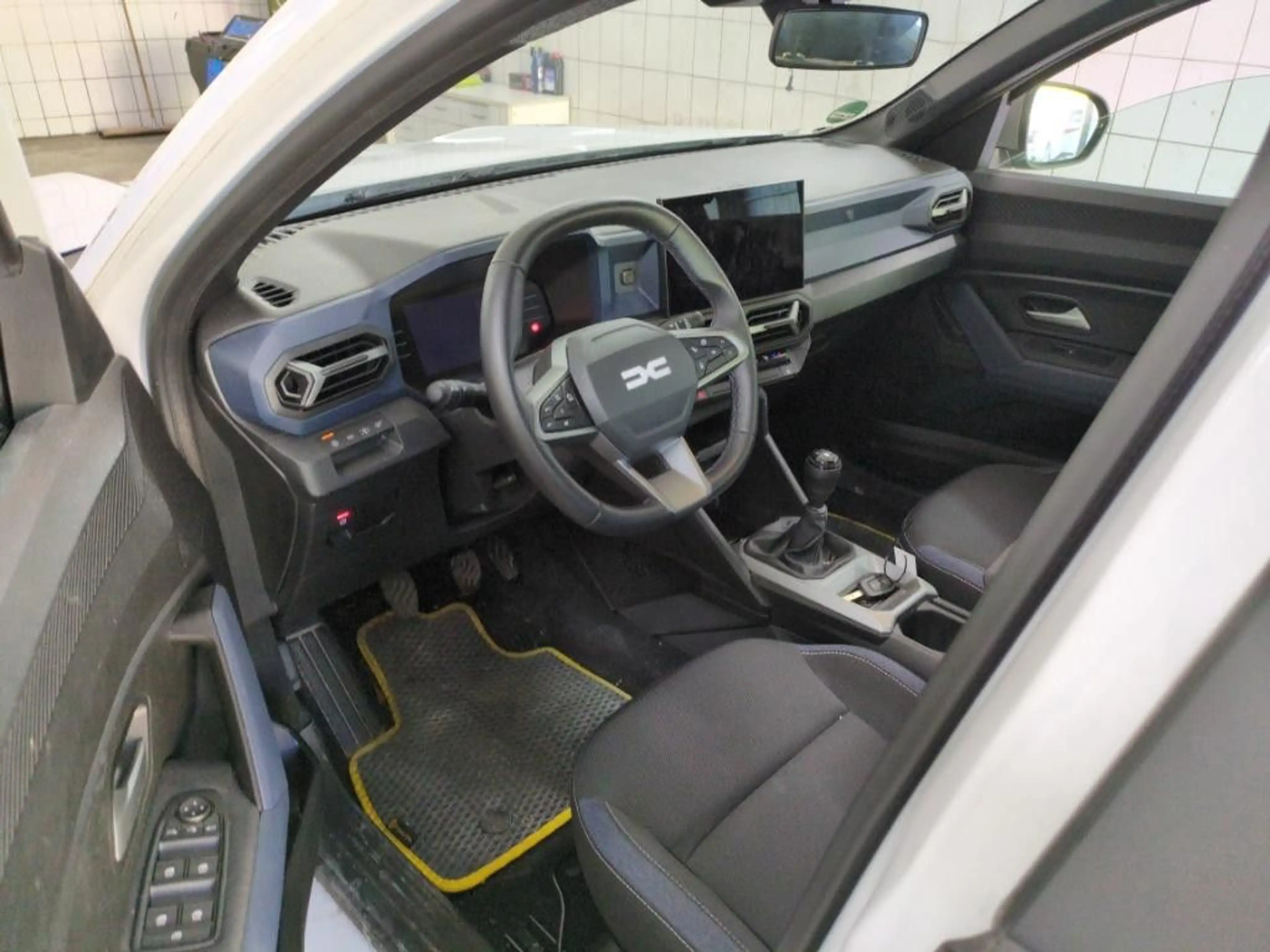 Dacia Bigster TCe 140 Expression "LED, Kamera" — photo 2