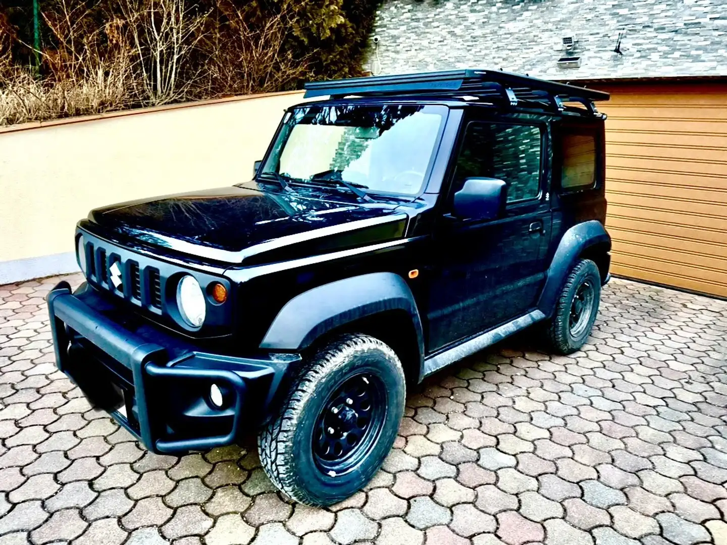 Suzuki Jimny 1,5 VVT Allgrip mit TOP Ausstattung Schwarz - 1