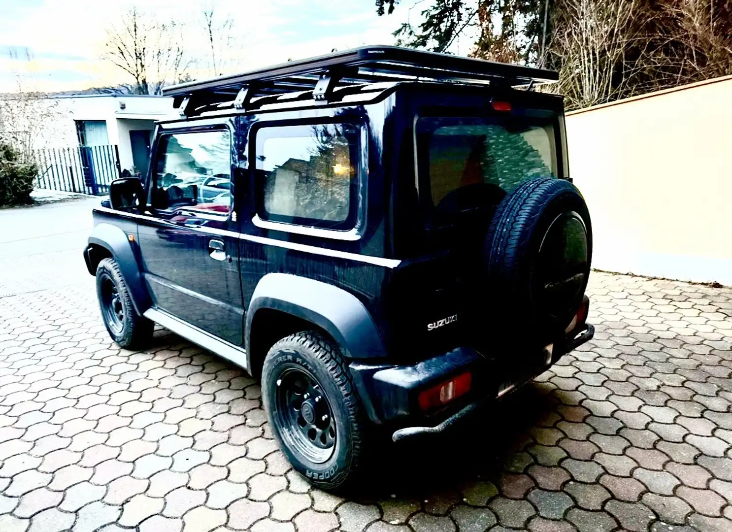Suzuki Jimny 1,5 VVT Allgrip mit TOP Ausstattung Schwarz - 2