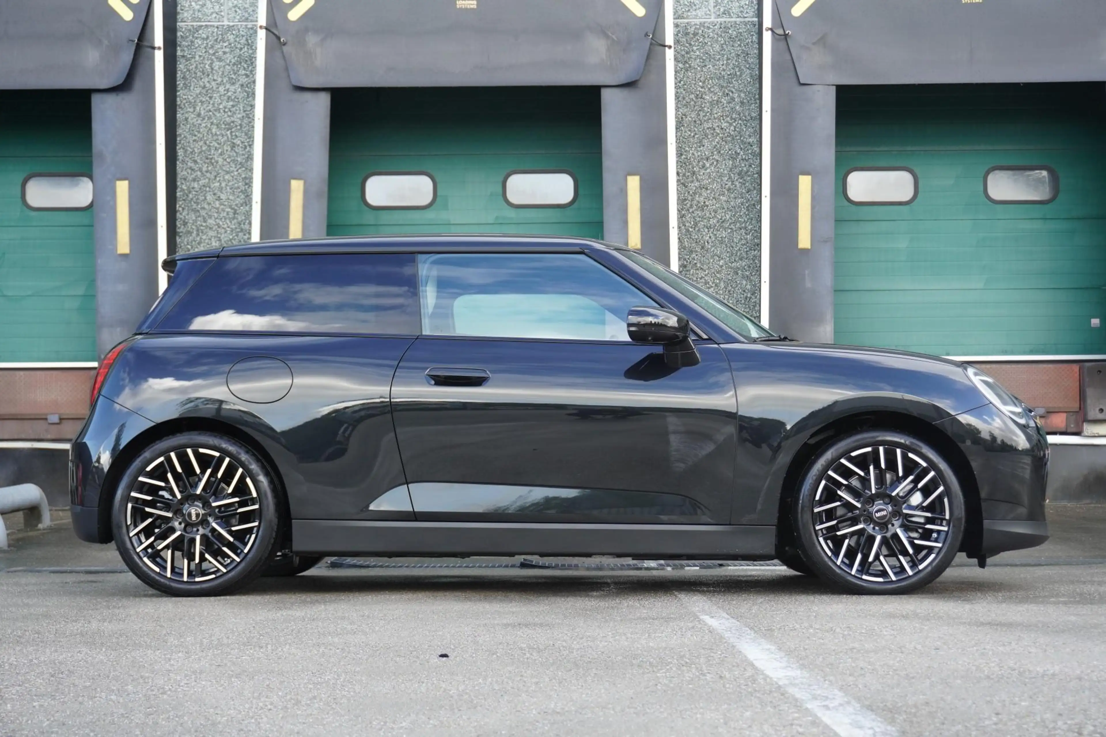 MINI Cooper E 3-Deurs 184pk Favoured L 40.7 kWh | Harman / Kardo — photo 3