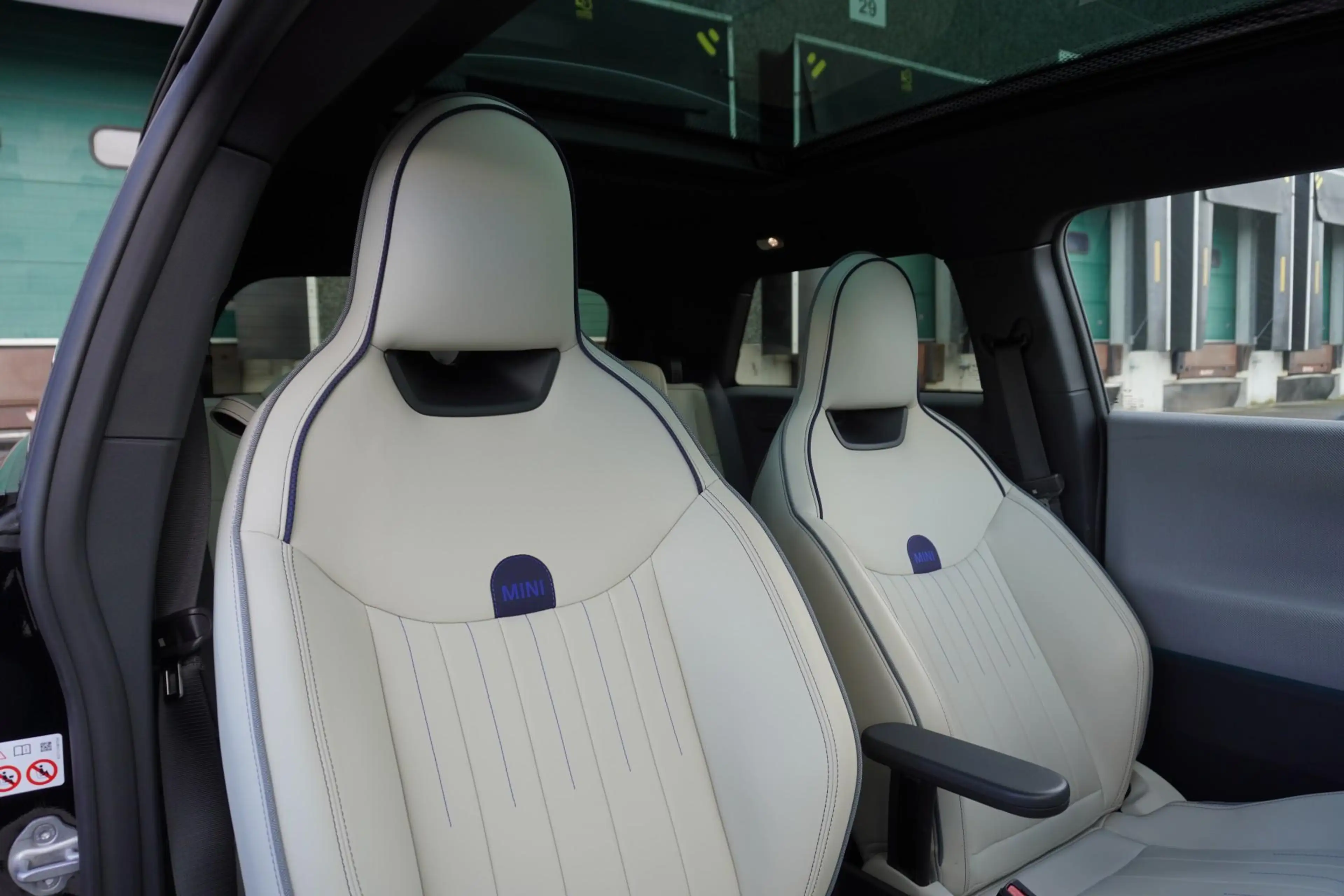 MINI Cooper E 3-Deurs 184pk Favoured L 40.7 kWh | Harman / Kardo — photo 14