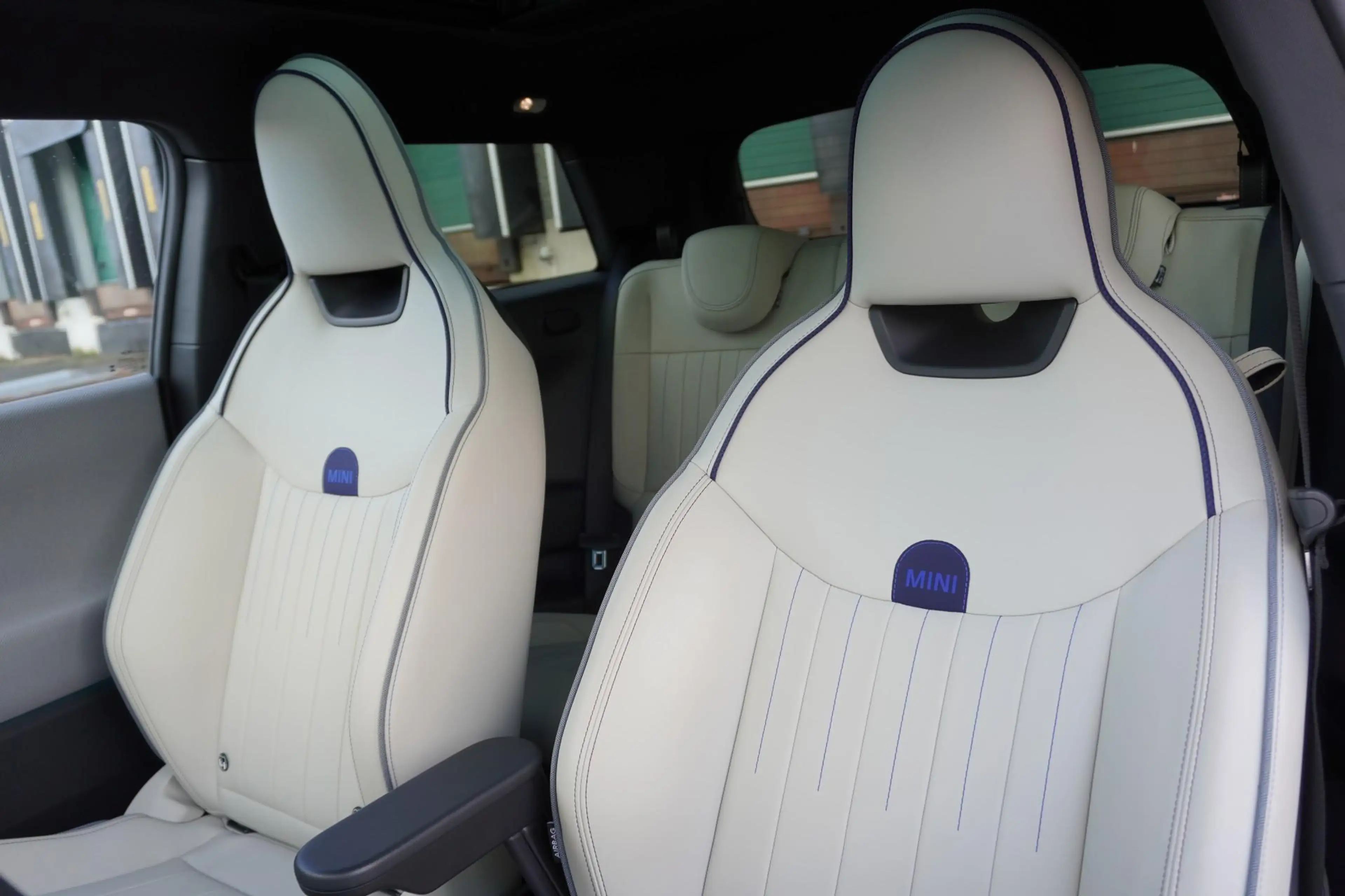 MINI Cooper E 3-Deurs 184pk Favoured L 40.7 kWh | Harman / Kardo — photo 4