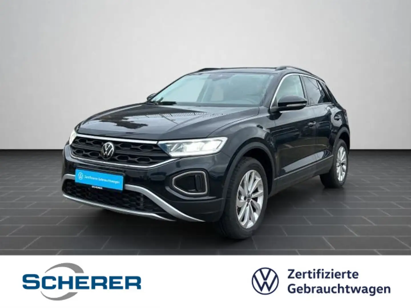 Volkswagen T-Roc LIFE 1.5 TSI DSG LED NAVI REAR VIEW SHZ PA Schwarz - 1