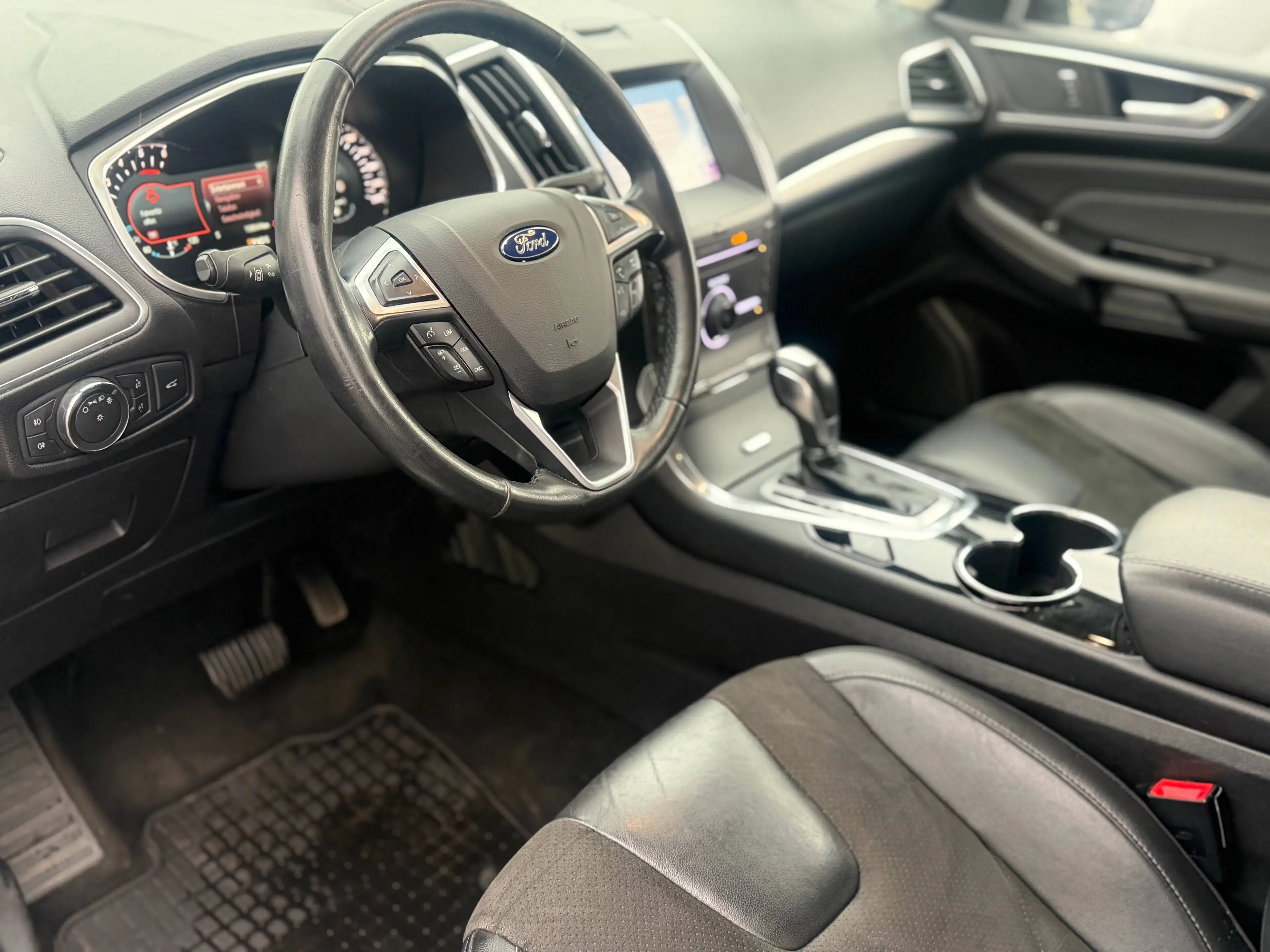 Ford S-Max Titanium — photo 8