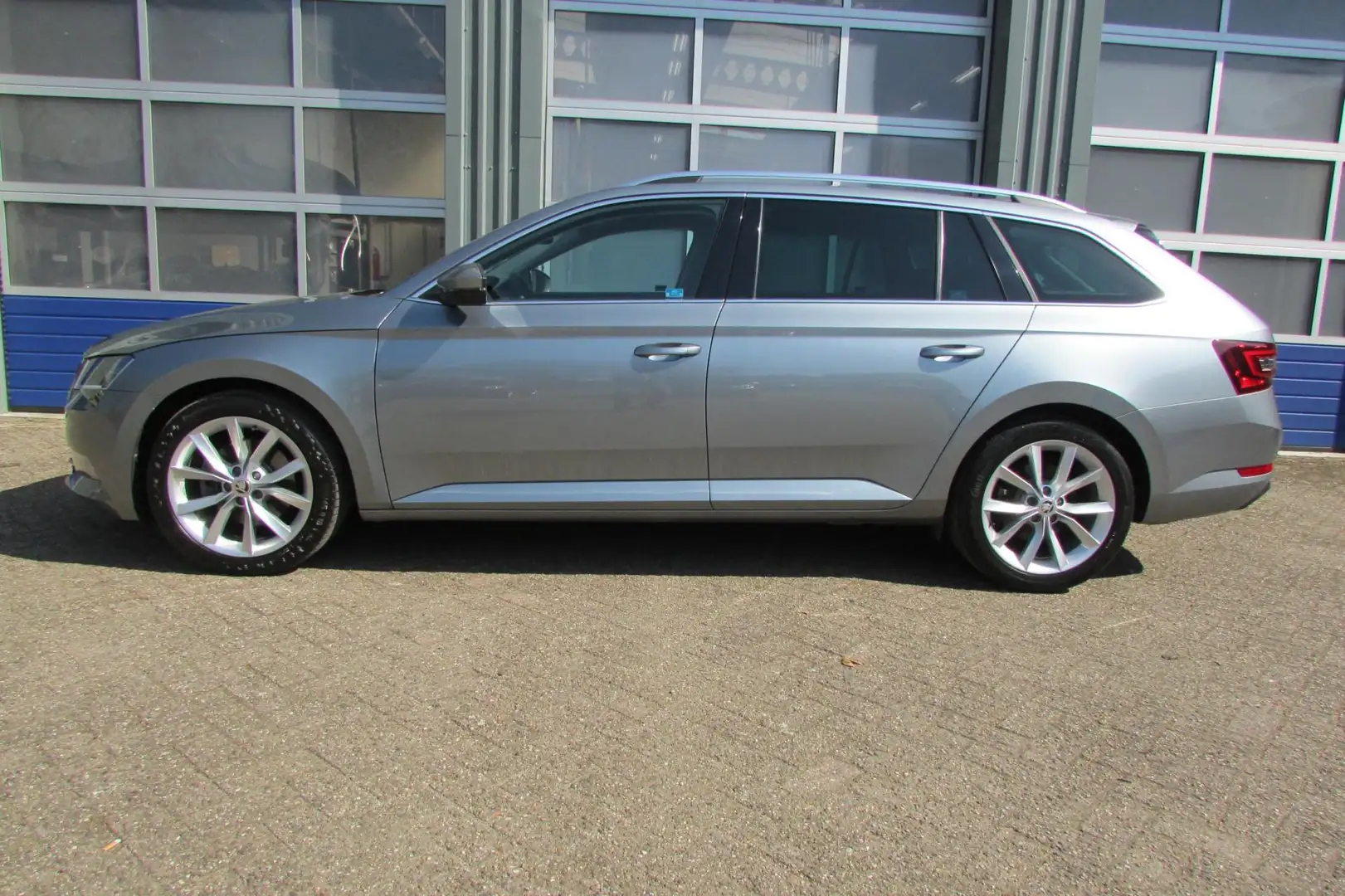 Skoda Superb Combi 1.5 TSI 150 Pk Edition I Halfleder I Navi I Grijs - 2