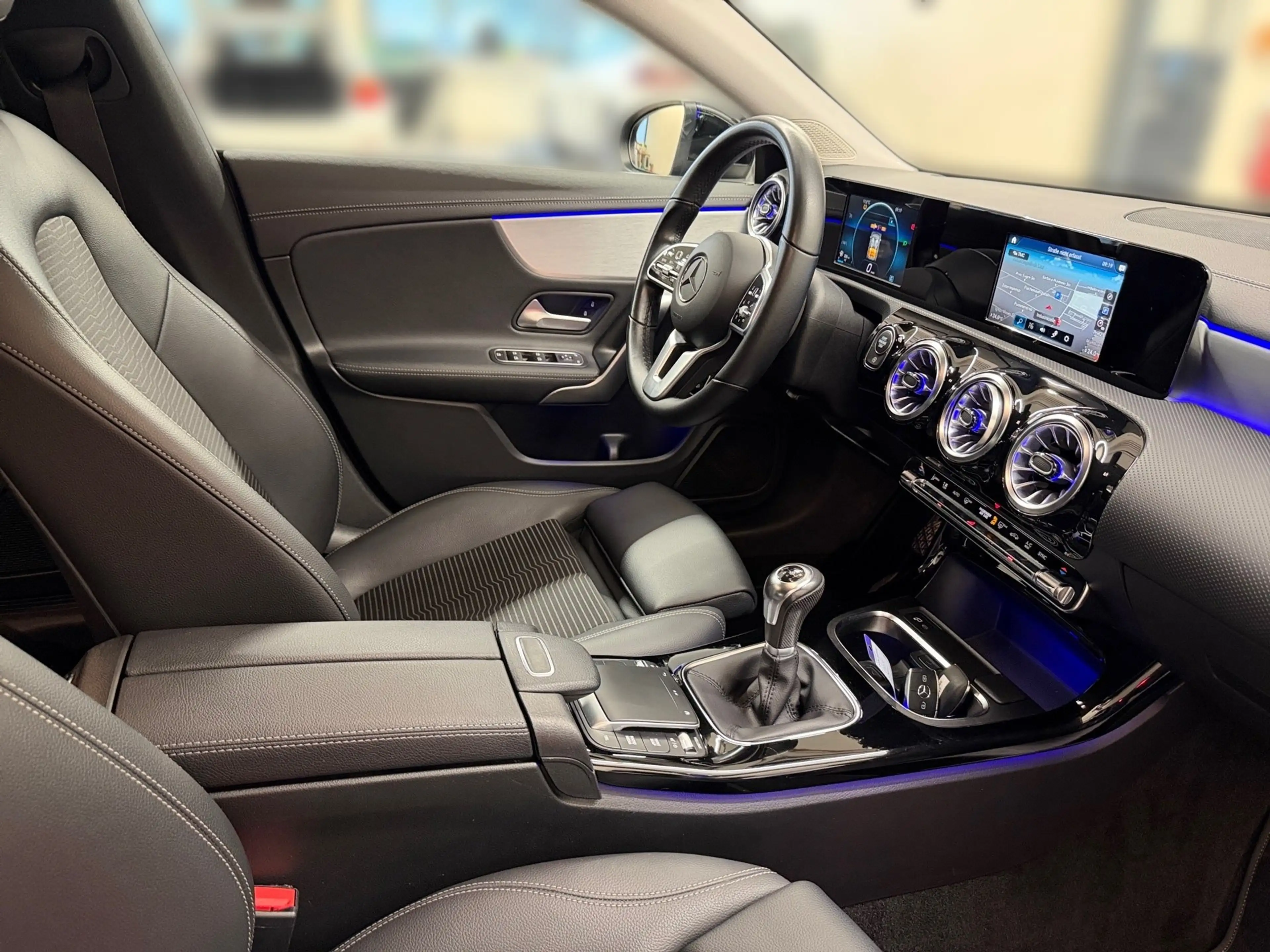 Mercedes-Benz CLA 200 d Shooting Brake — photo 12