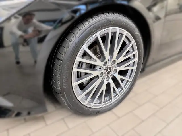 Mercedes-Benz Cla view 3
