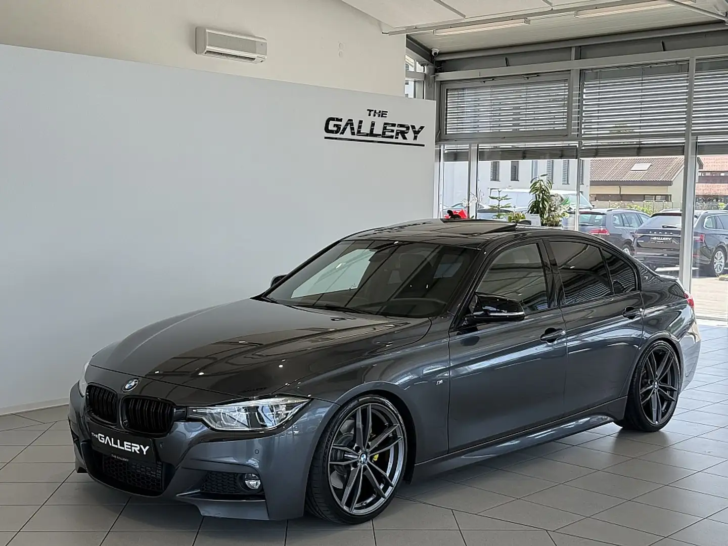BMW 330 d M Sport Aut. *Schiebedach*Head-Up*KW*19″ Grau - 2