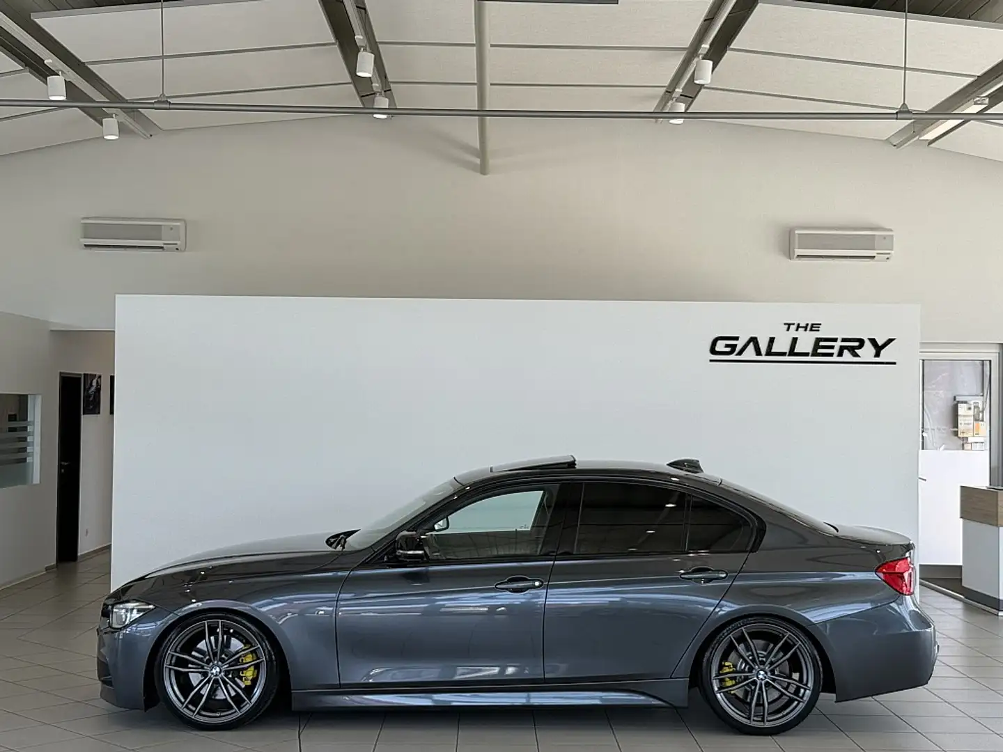 BMW 330 d M Sport Aut. *Schiebedach*Head-Up*KW*19″ Grau - 1
