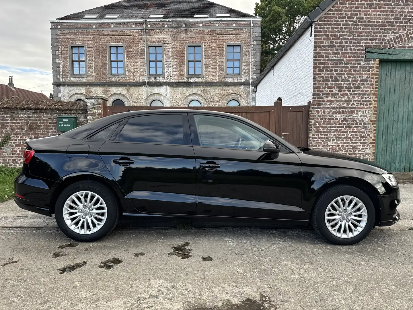 Audi A3 1.6 TDI Limousine S tronic sport Noir - 2