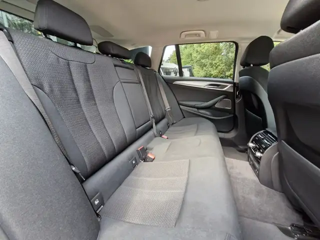 BMW 5 Series view 13