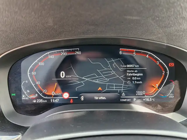 BMW 5 Series view 10