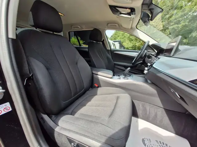 BMW 5 Series view 12