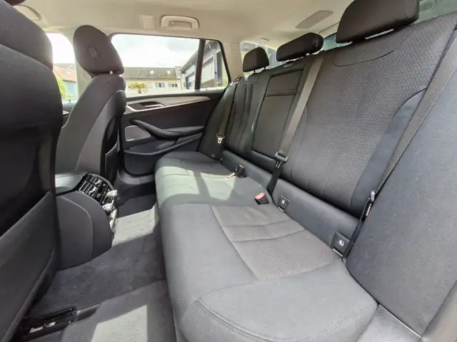 BMW 5 Series view 15