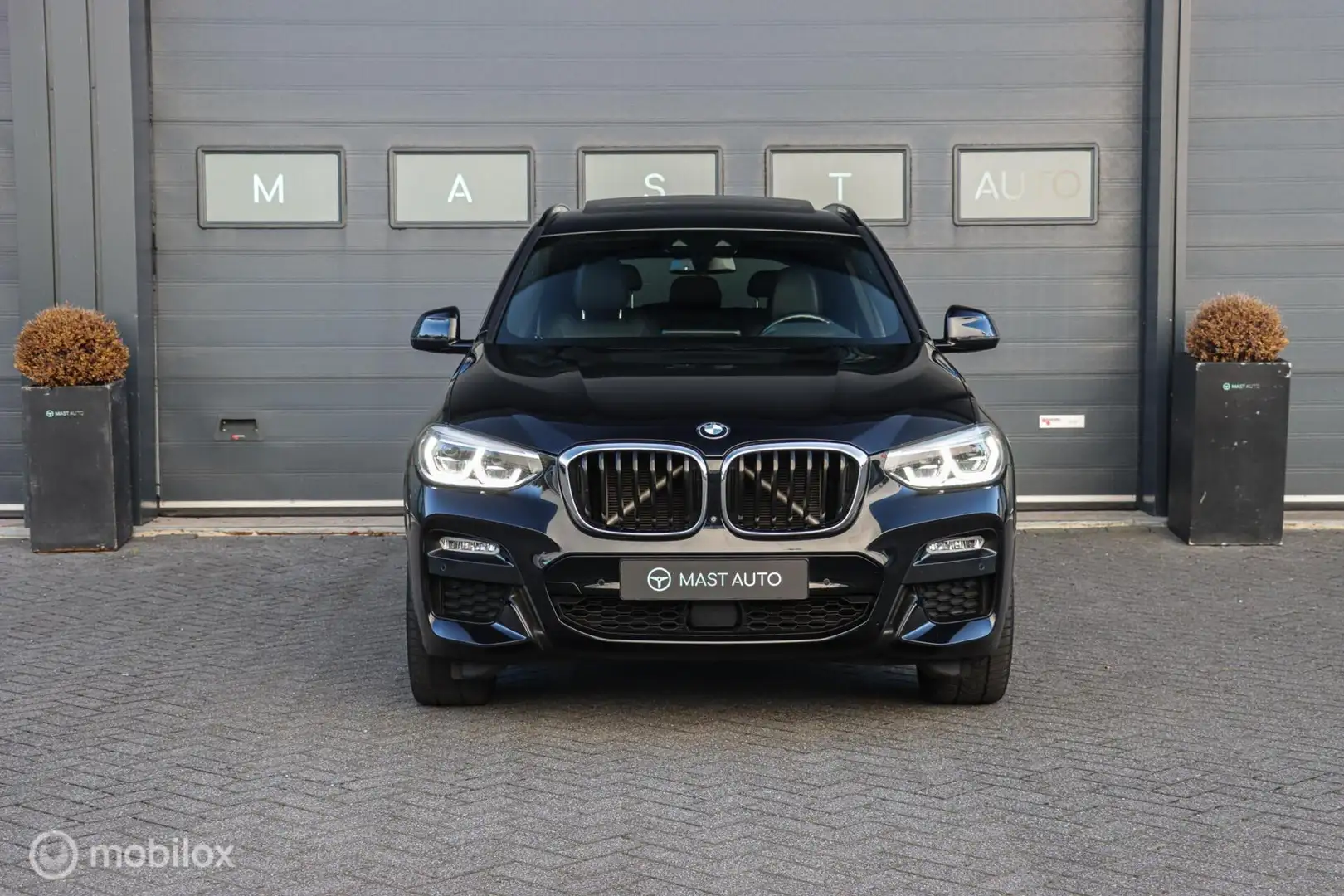 BMW X3 xDrive20i High Executive | M-sport | PANO | HUD | Zwart - 2