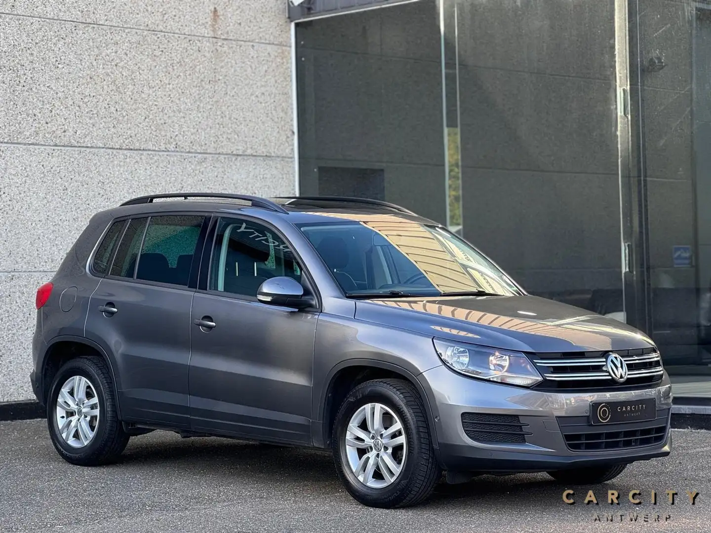 Volkswagen Tiguan Tiguan 1.4 TSI ACT DSG Comfortline | PANO | AIRCO Grijs - 1