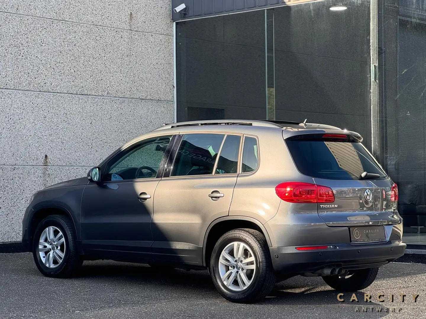 Volkswagen Tiguan Tiguan 1.4 TSI ACT DSG Comfortline | PANO | AIRCO Grijs - 2