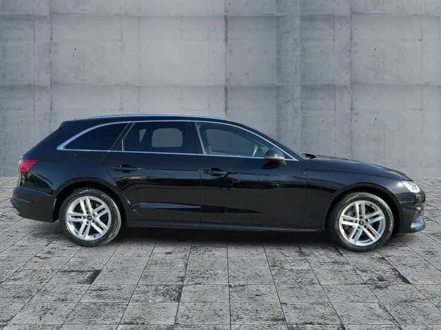 Audi A4 view 7