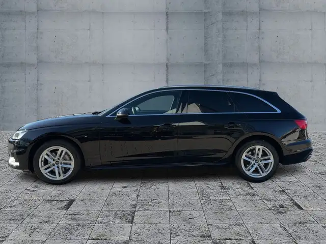 Audi A4 view 4
