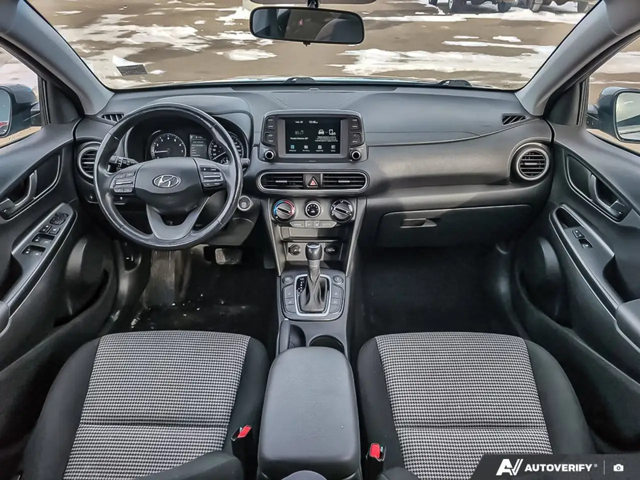 Hyundai KONA снимка Hyundai KONA