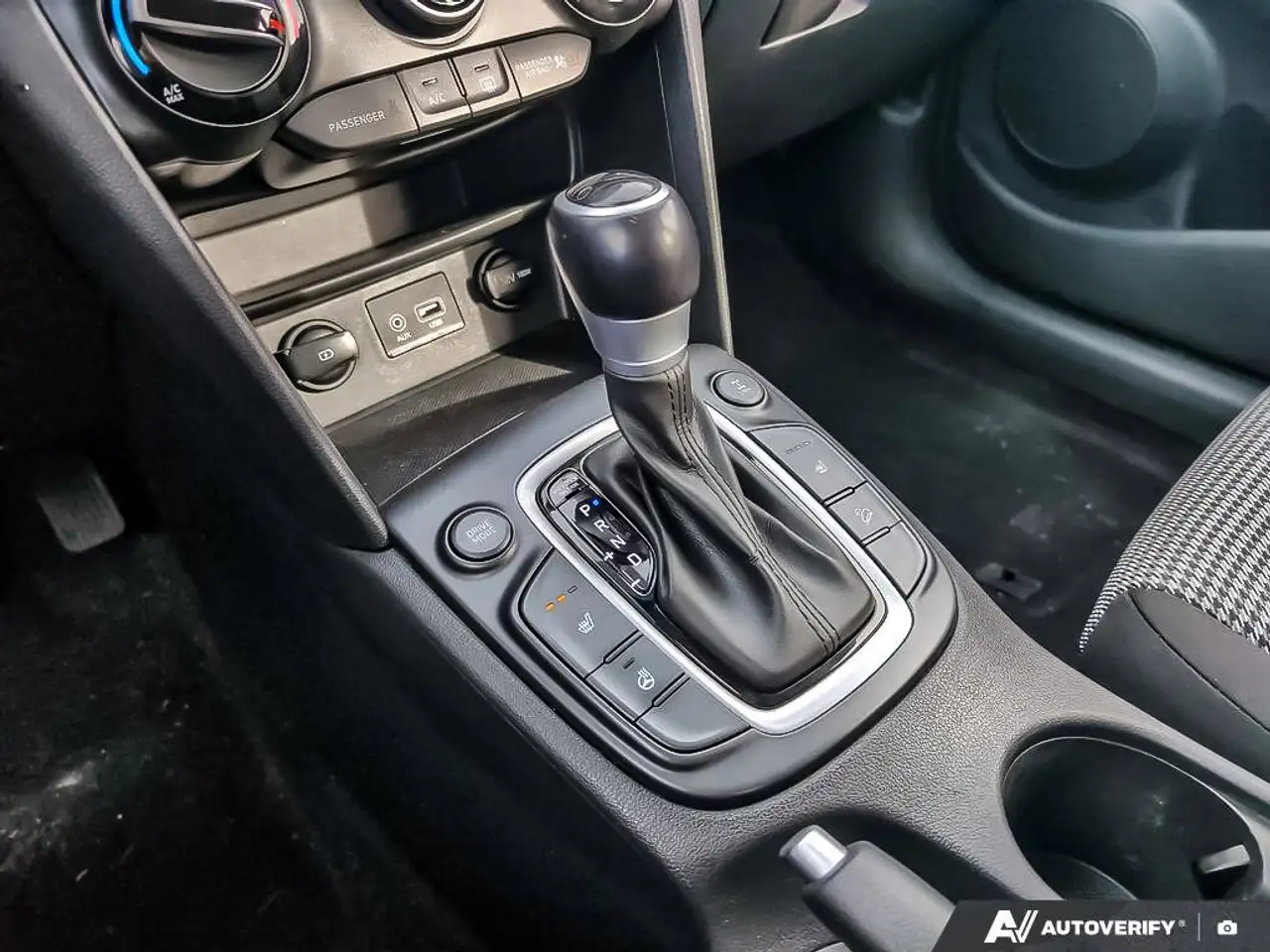 Hyundai KONA снимка Hyundai KONA