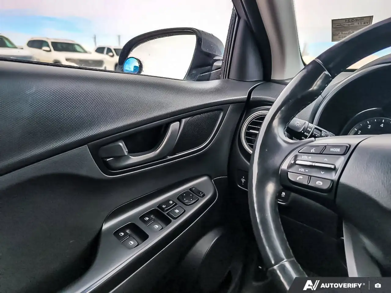 Hyundai KONA снимка Hyundai KONA