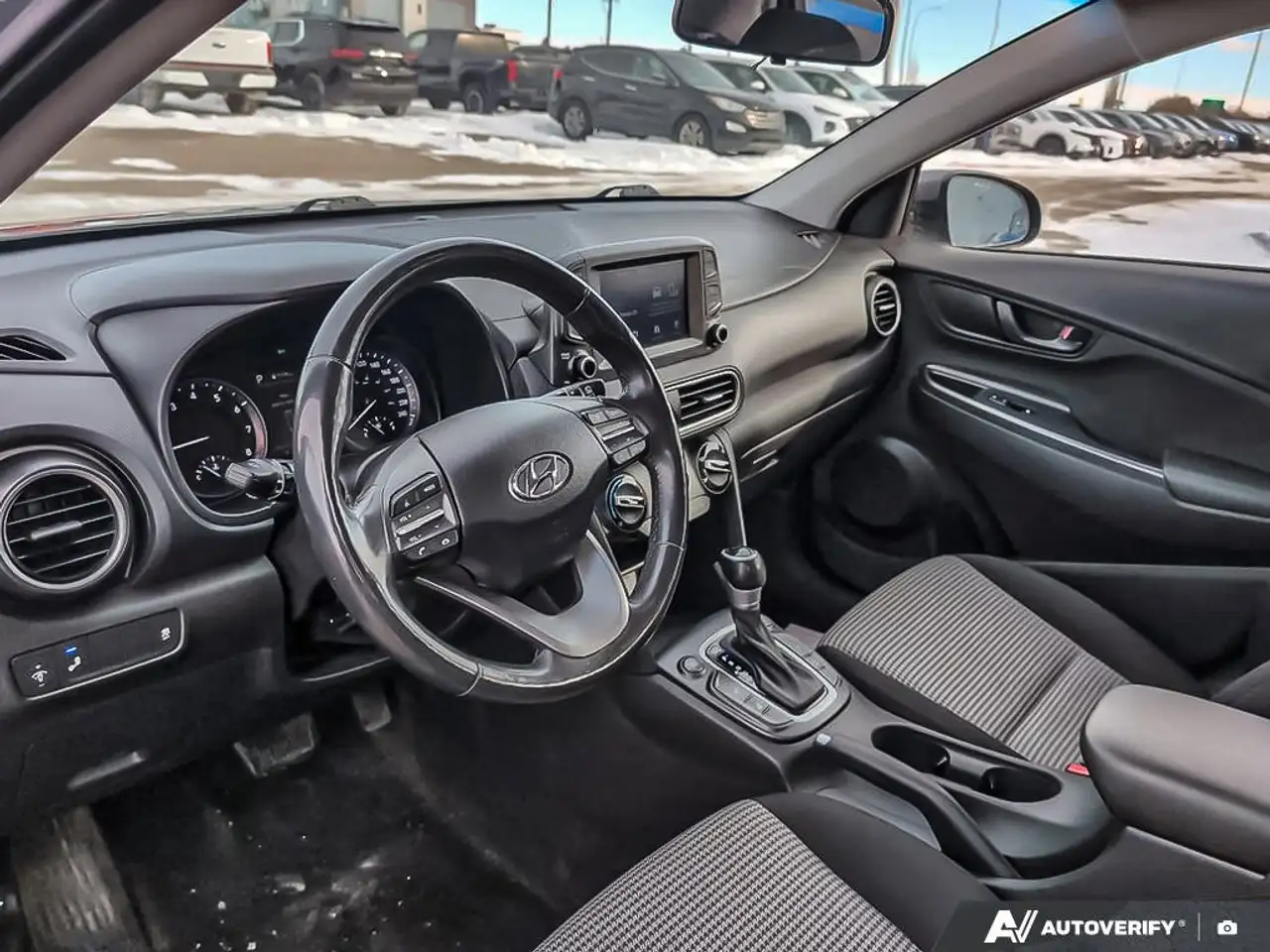 Hyundai KONA снимка Hyundai KONA