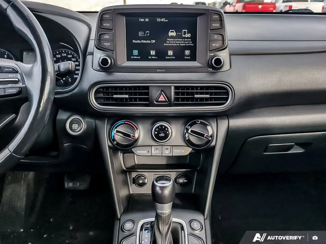 Hyundai KONA снимка Hyundai KONA