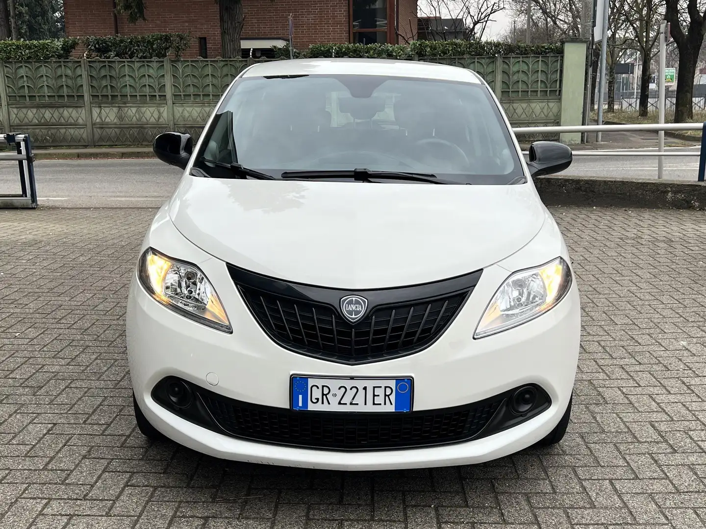 Lancia Ypsilon Silver 1.0 Hybrid 70 CV **Neopatentati** Wit - 2