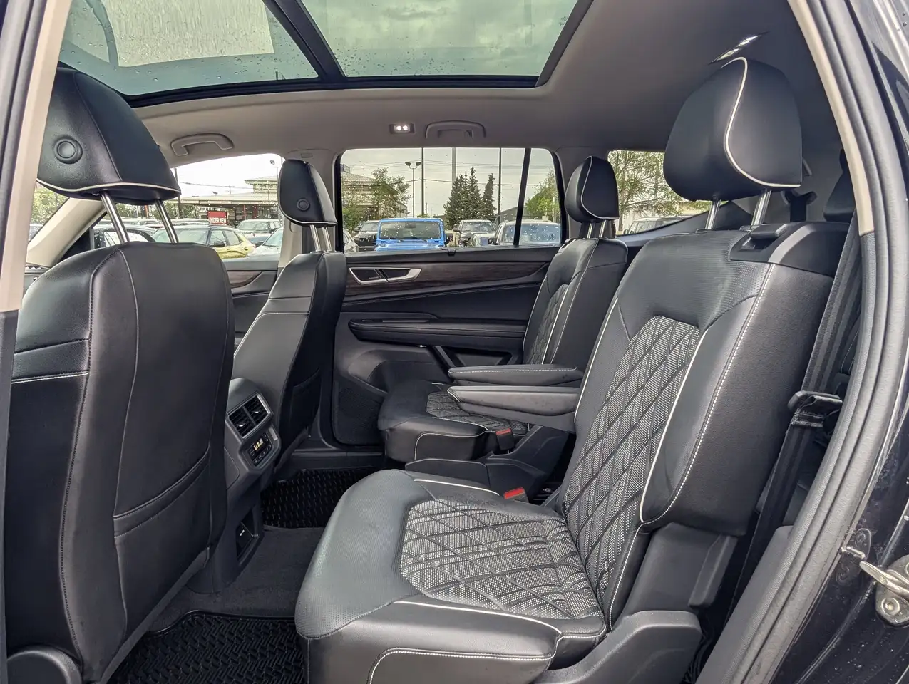 Volkswagen Atlas снимка Volkswagen Atlas