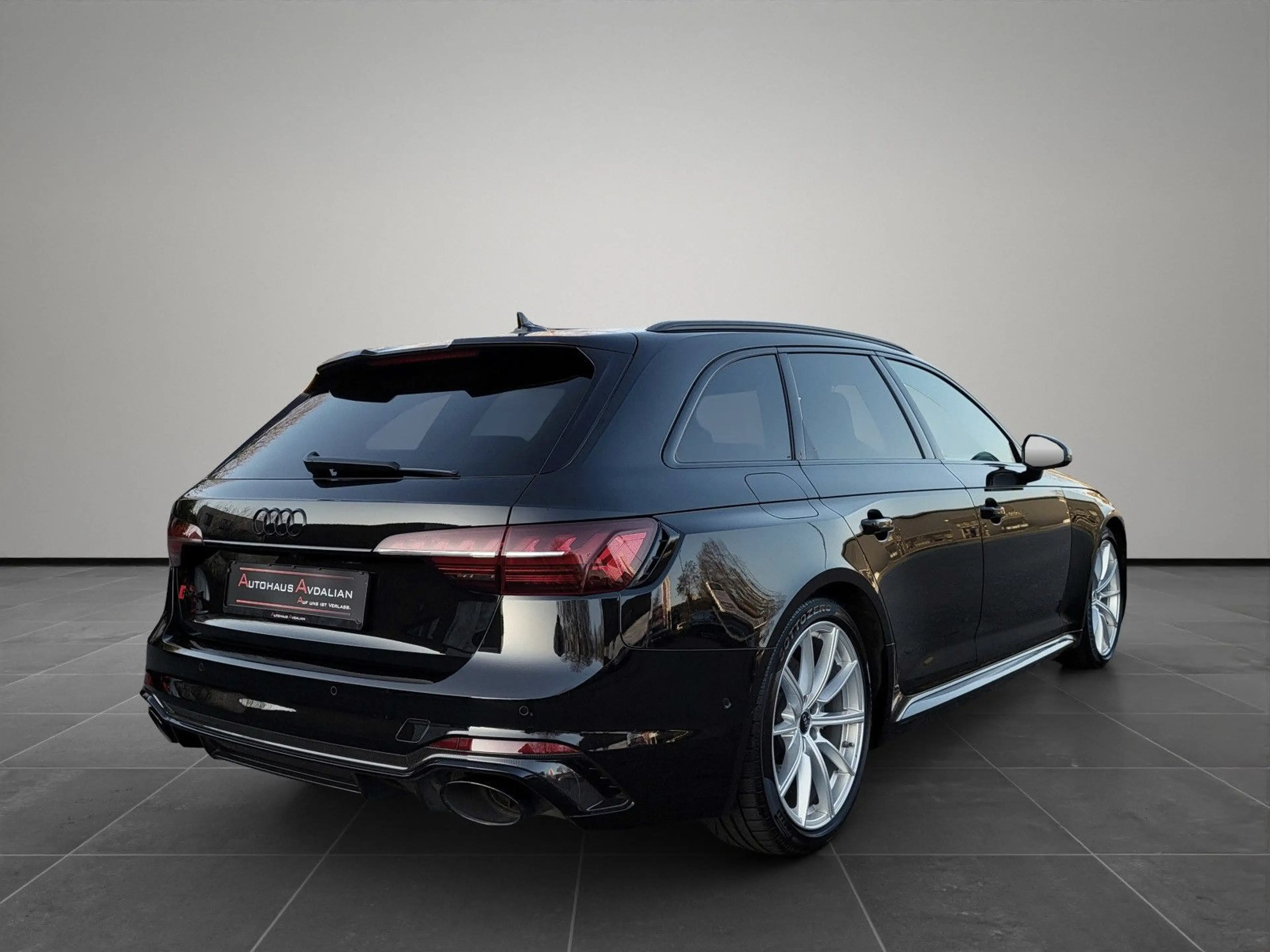 Audi RS4 Avant 2.9 TFSI qu. KERAMIK|CARBON|PANO|360° — photo 5