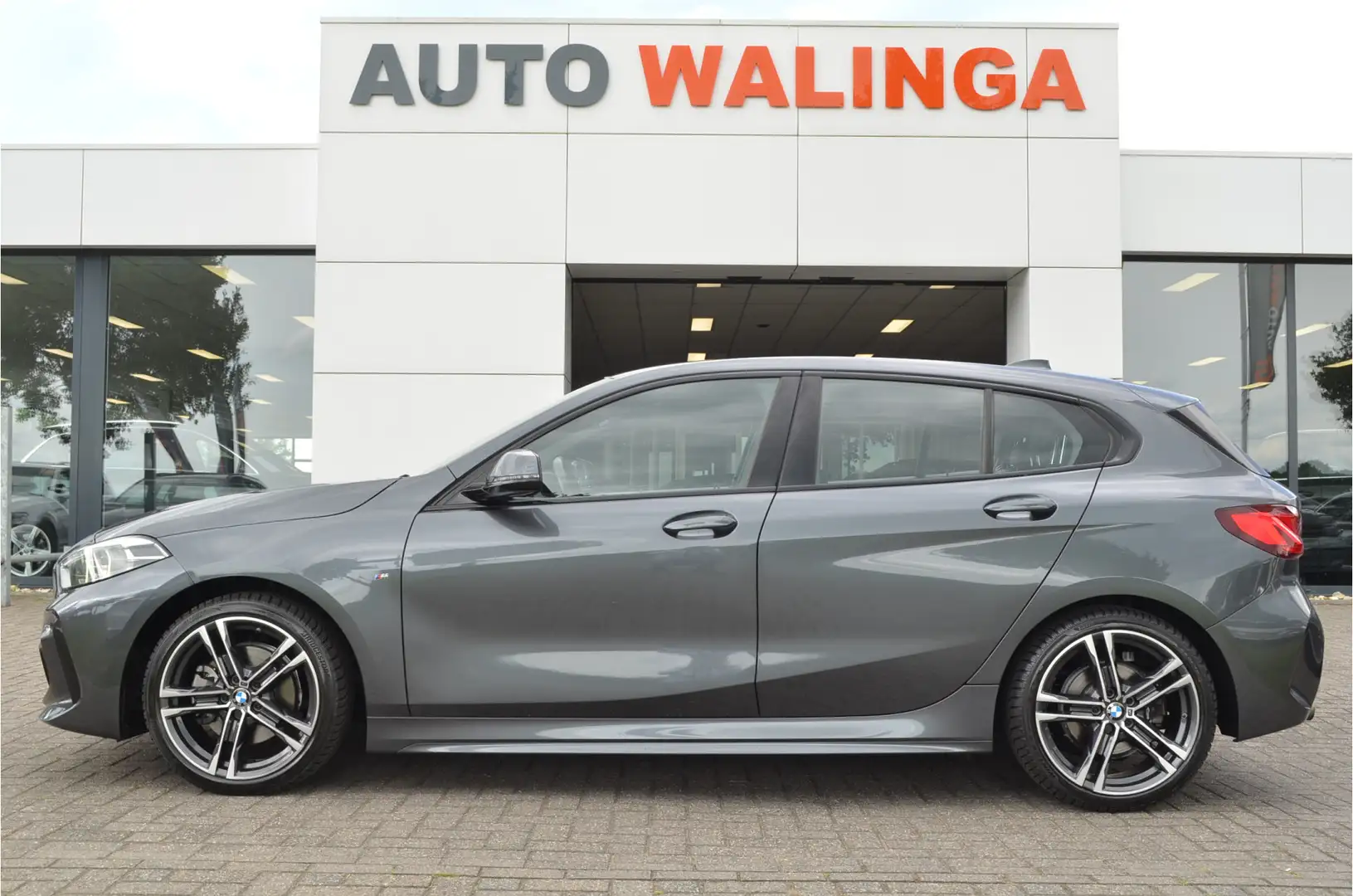 BMW 118 1-serie 118i M-Sport Stoelverwarming | 18'' LMV | Grijs - 2