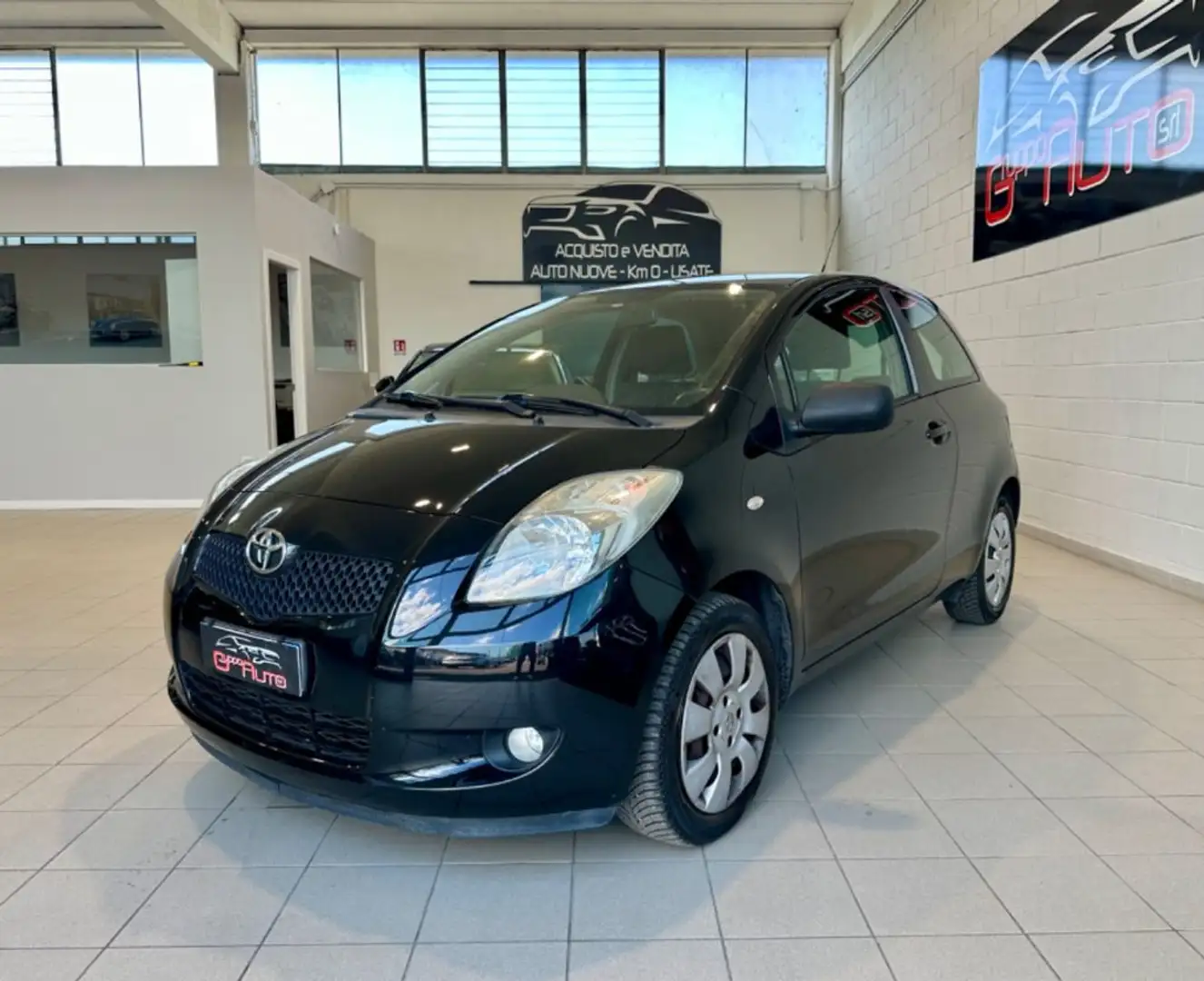 Toyota Yaris 1.0 3p. Navi *NEOPATENTATI*BLUETOOTH*NAVI* Negro - 1