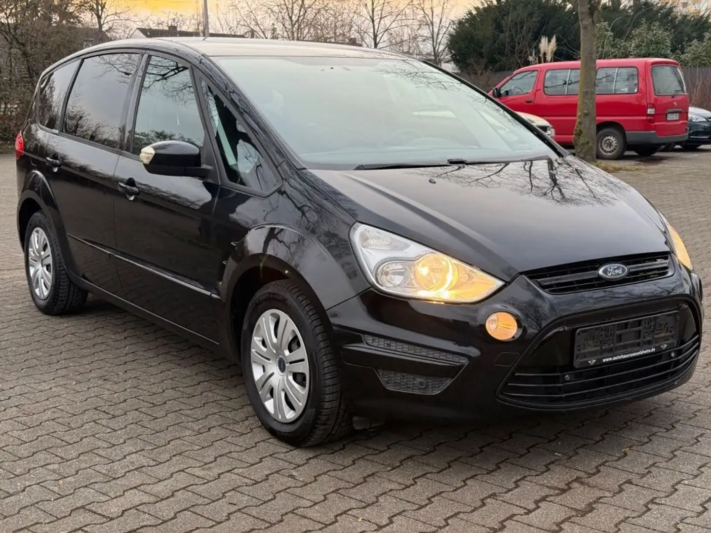 Ford S-Max 2.0 TDCI Trend*KLIMAAUTOM*7-SITZER*EURO5* Schwarz - 1