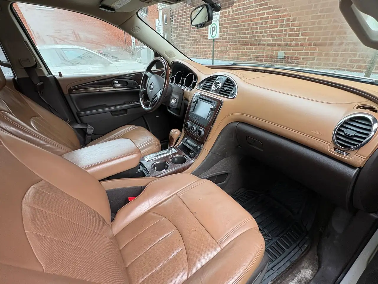 Buick Enclave снимка Buick Enclave