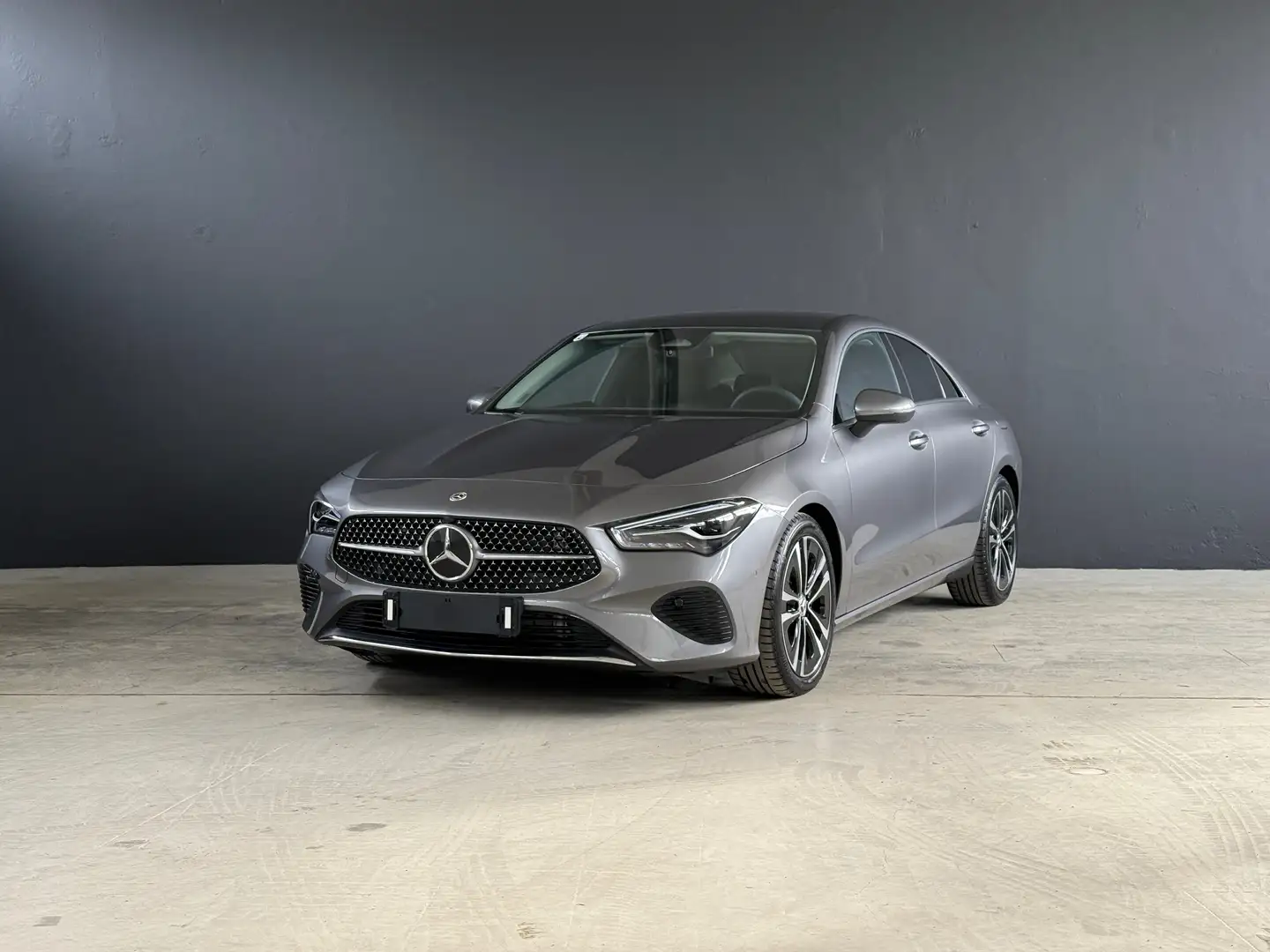 Mercedes-Benz CLA 180 d Coupé *AMG Line, Winterpaket, BLIS Grau - 1