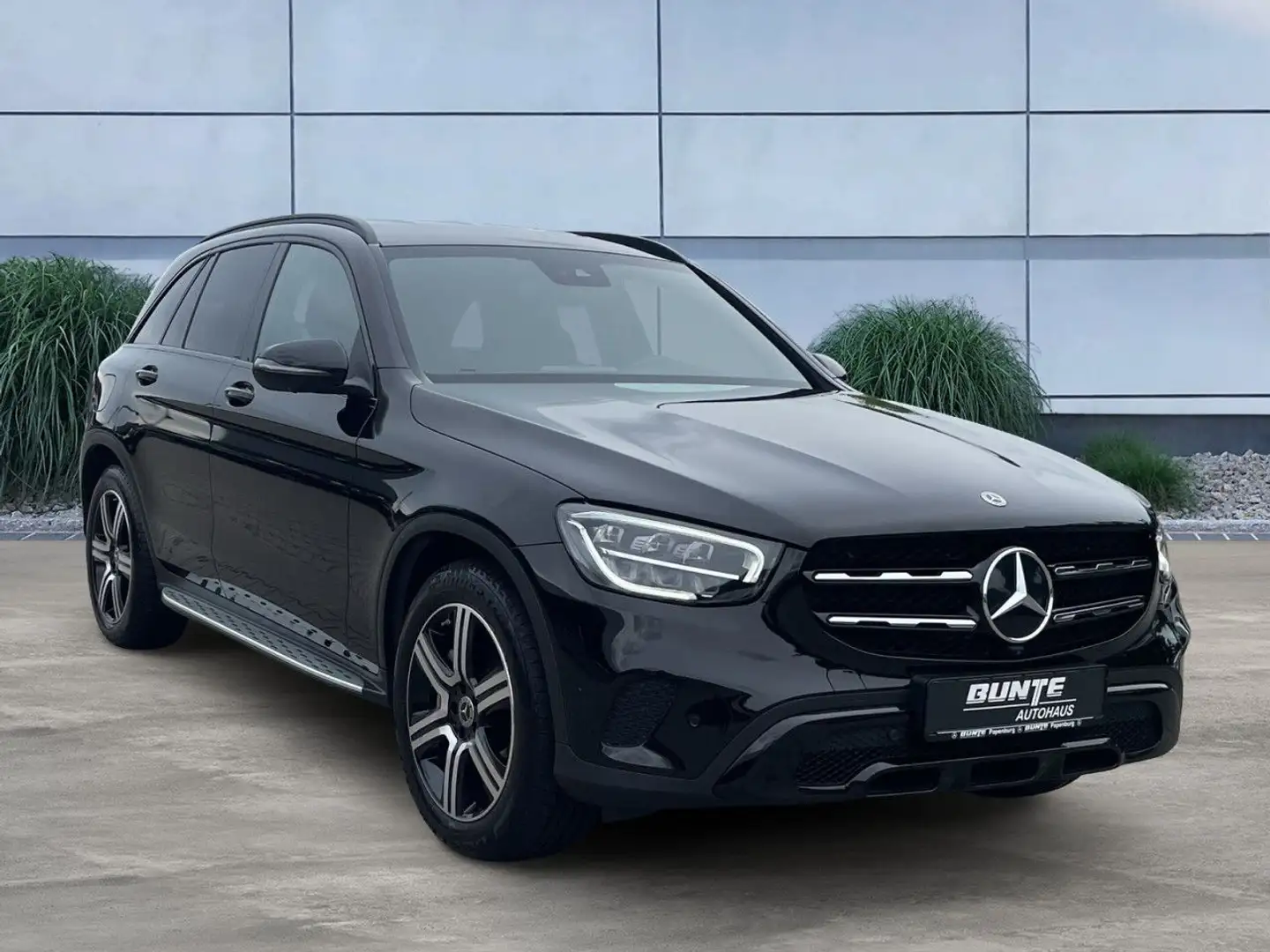 Mercedes-Benz GLC 300 d 4M EXCLUSIVE/AIRMATIC/AHK/NIGHT/360° Schwarz - 2