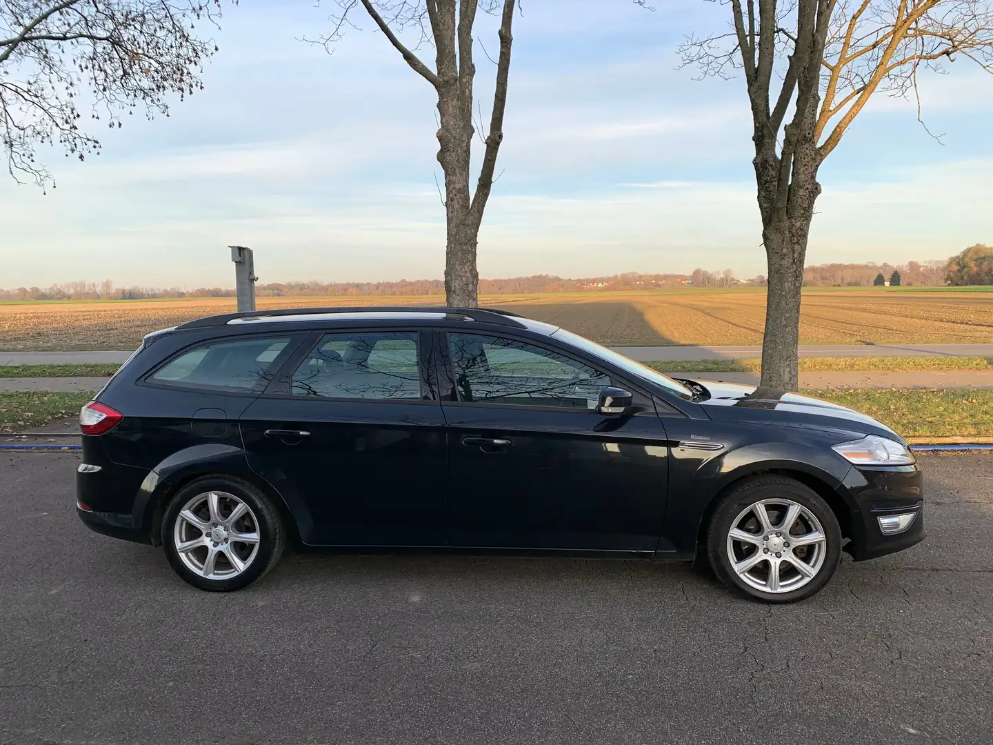 Ford Mondeo 2.0 Trend Schwarz - 2