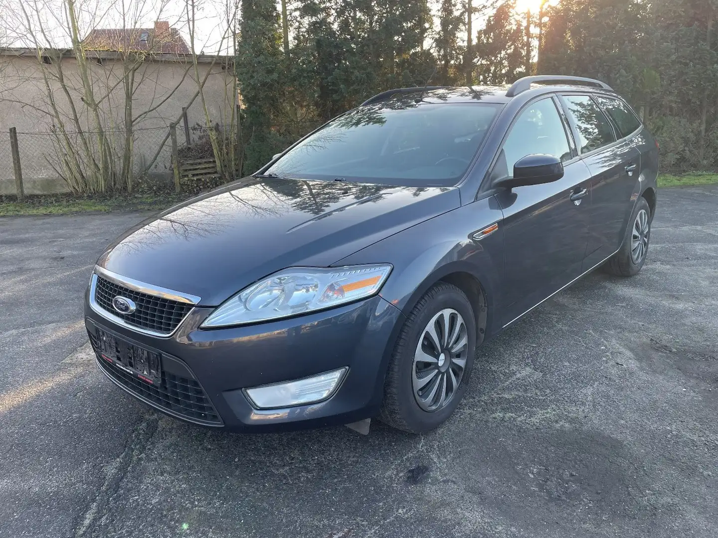 Ford Mondeo 2,0 Ambiente Turnier Grau - 1