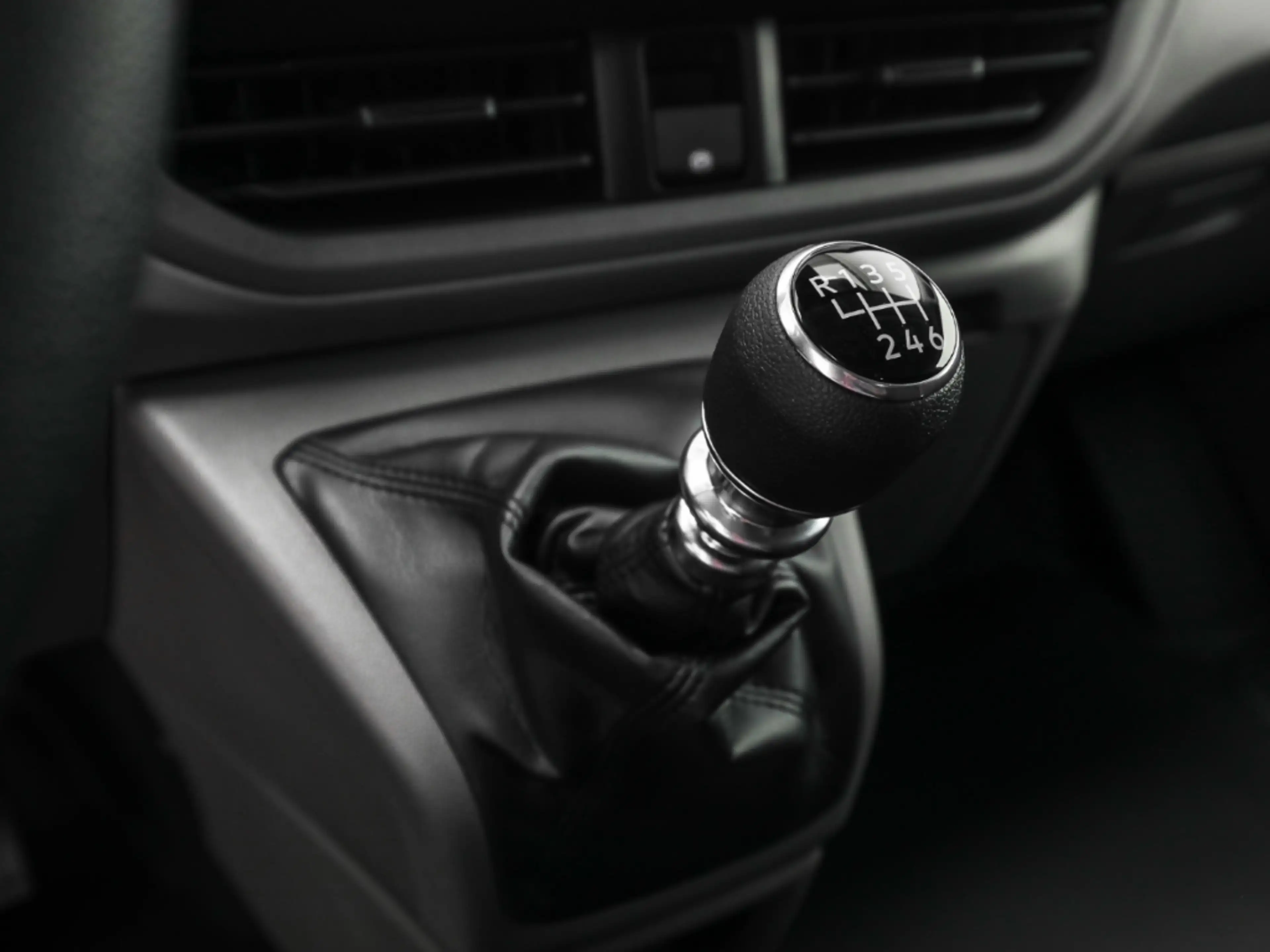 Volkswagen Transporter Kasten 2.0 TDI KR Kamera — photo 9
