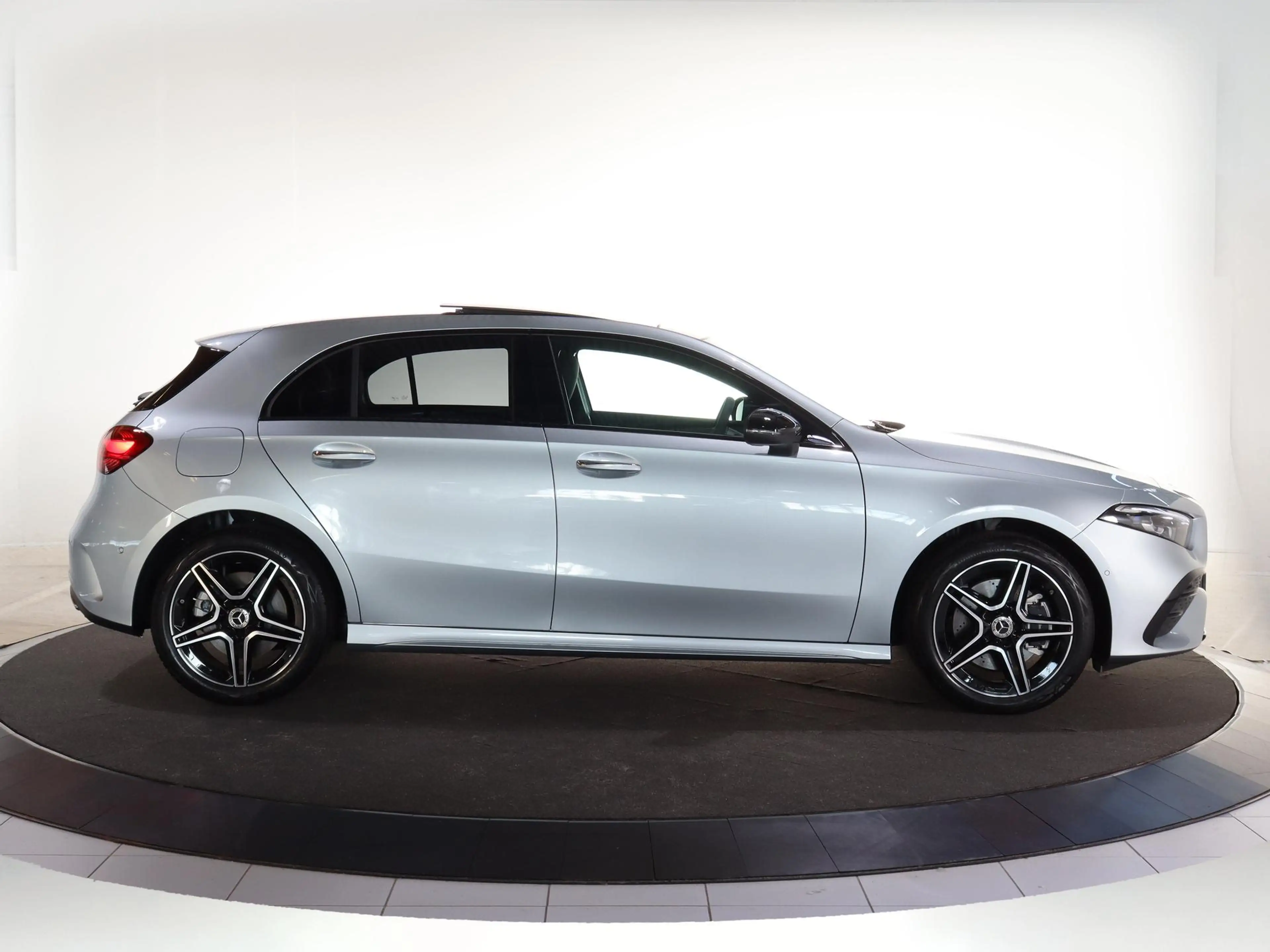 Mercedes-Benz A 250 250e Star Edition AMG Line | Multibeam | Panoramas — photo 6