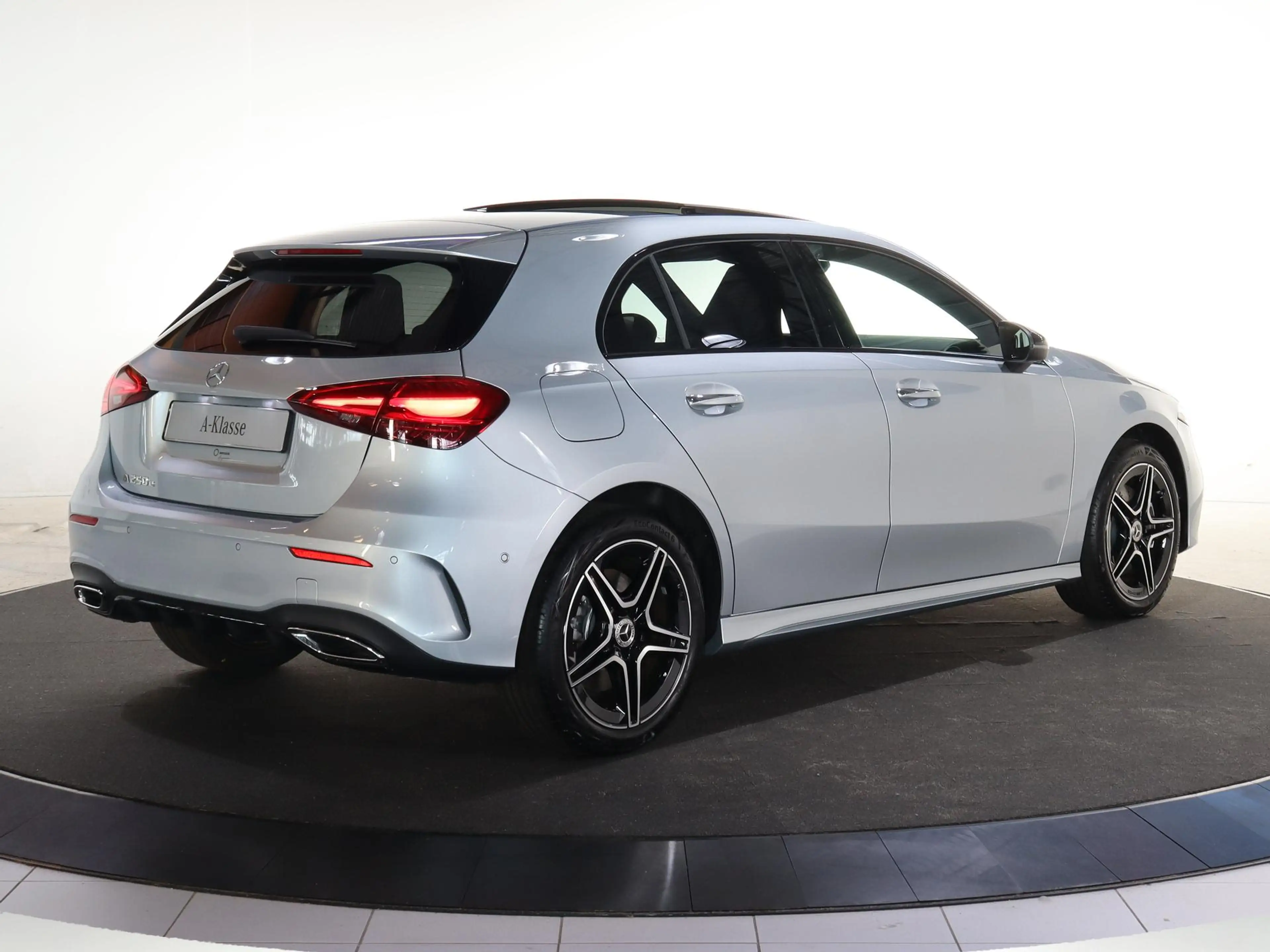 Mercedes-Benz A 250 250e Star Edition AMG Line | Multibeam | Panoramas — photo 2