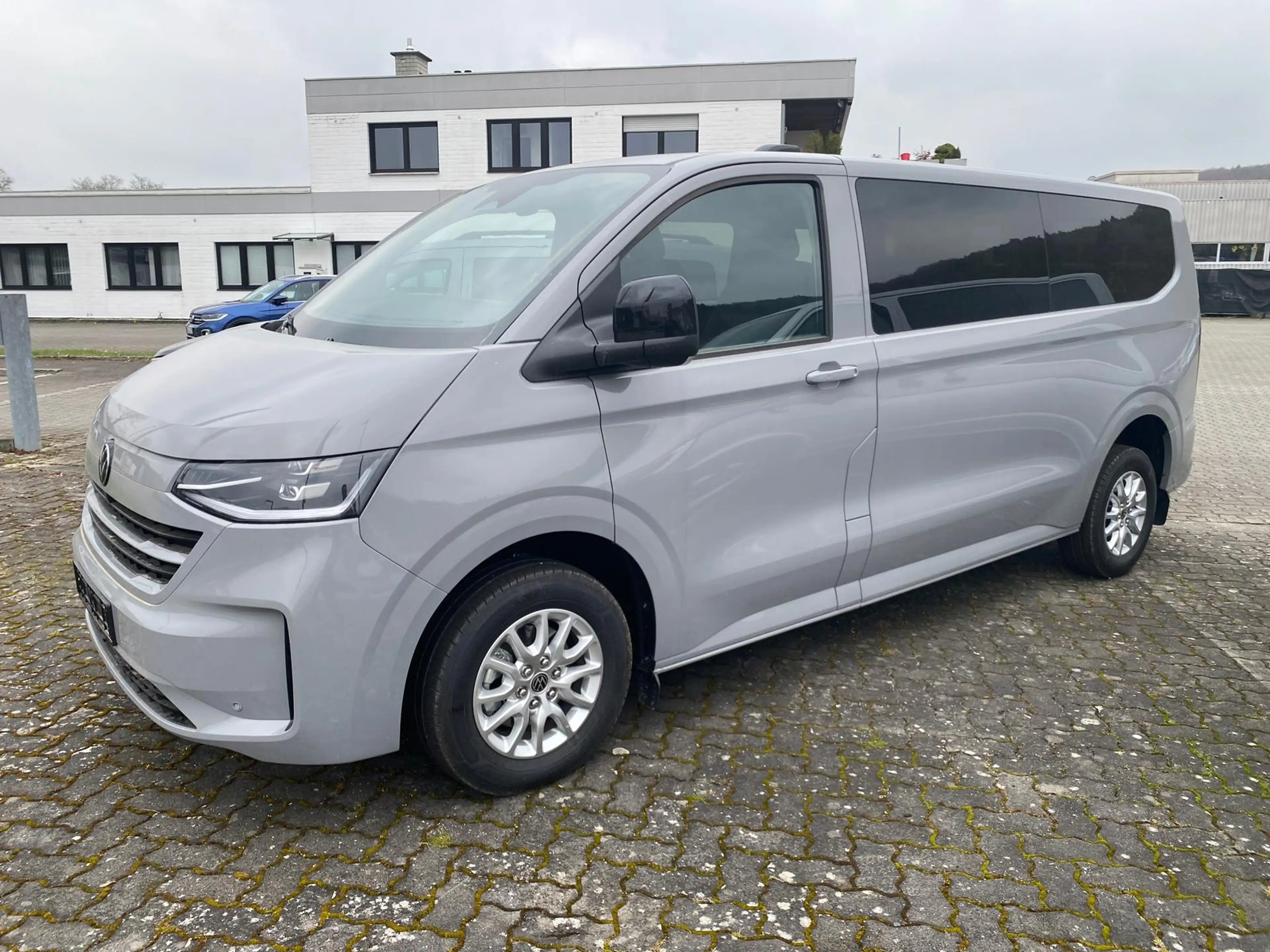 Volkswagen T7 Caravelle Caravelle 2.0 TDI DSG AHK ACC 3zon Matrix Kamera — photo 11