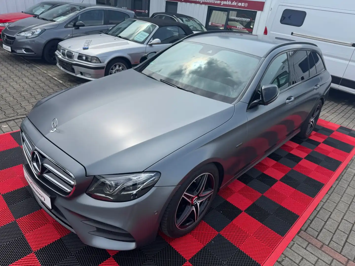 Mercedes-Benz E 300 de T-Modell 9G AMG PAKET MULTIBEAM NightPa Grau - 2