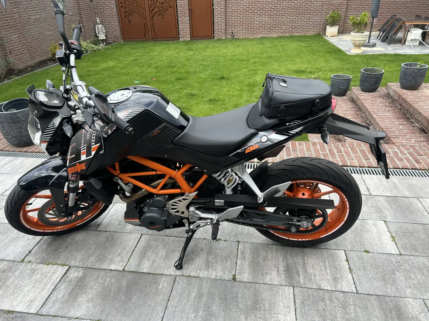 KTM 390 Duke Zwart - 1